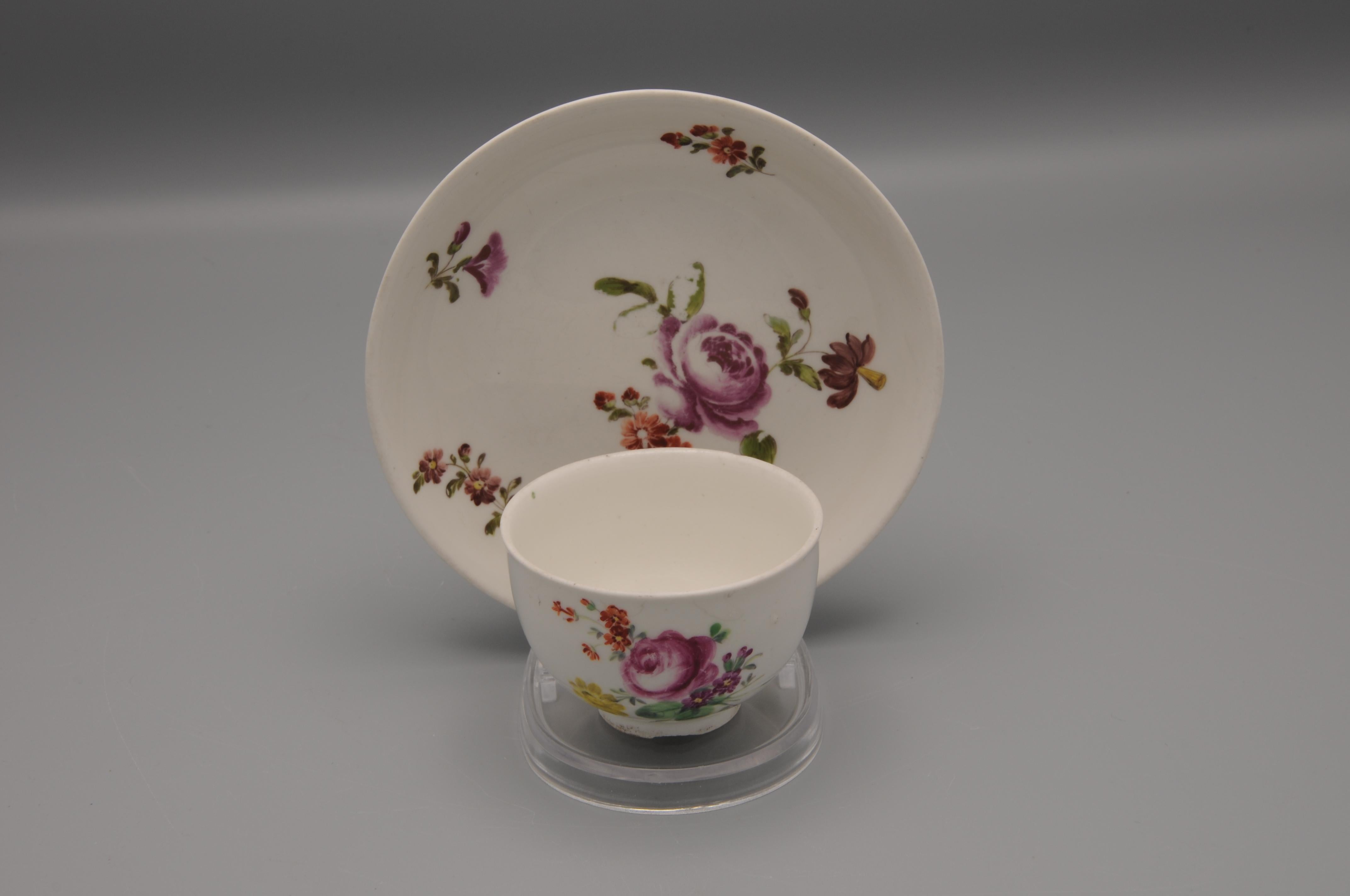 Vienna Porcelain - Rococo Cup and Saucer, late 18th century For Sale 1