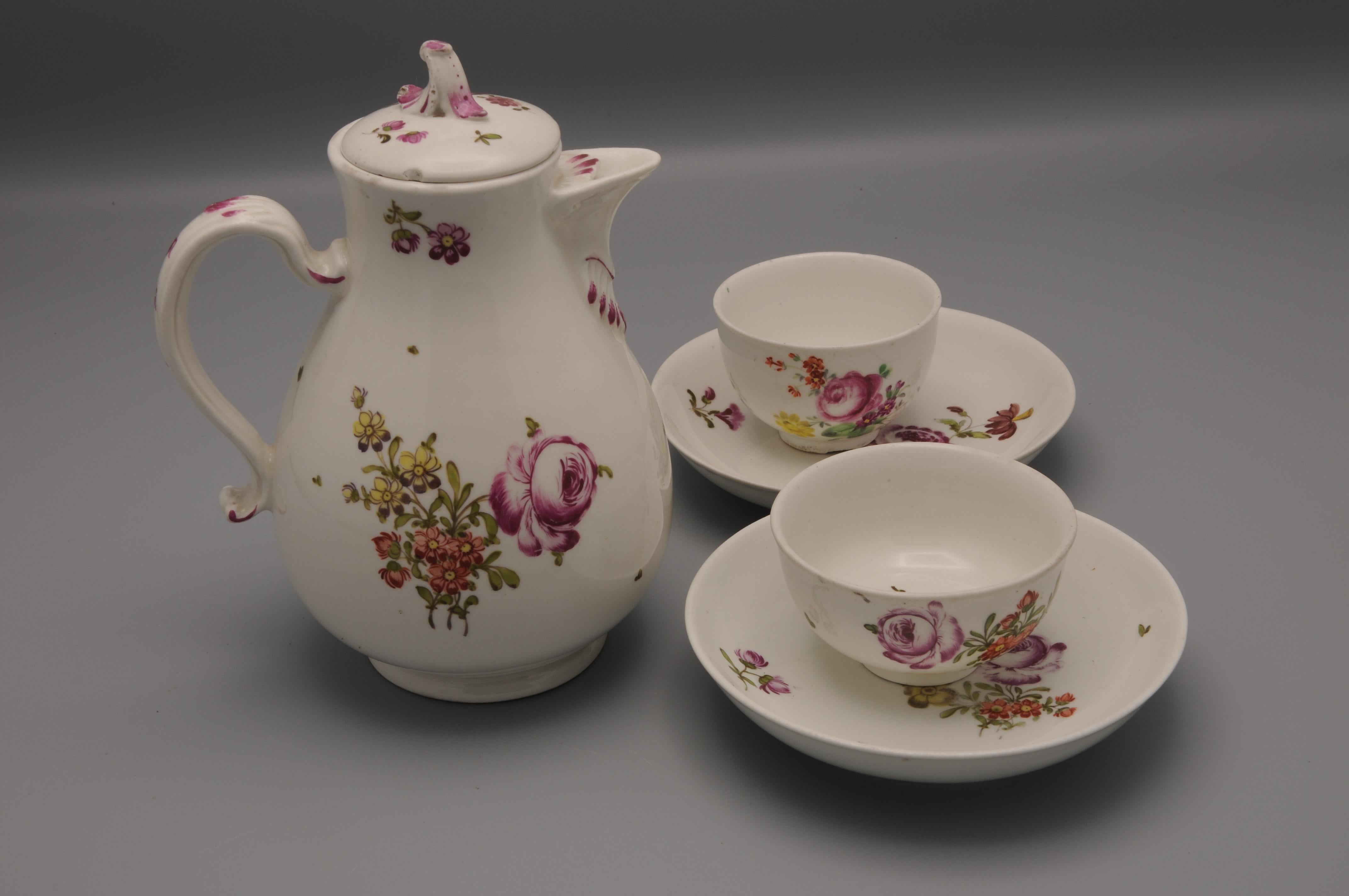 Porcelaine de Vienne - Tasse et soucoupe rococo, fin du 18e siècle en vente 2