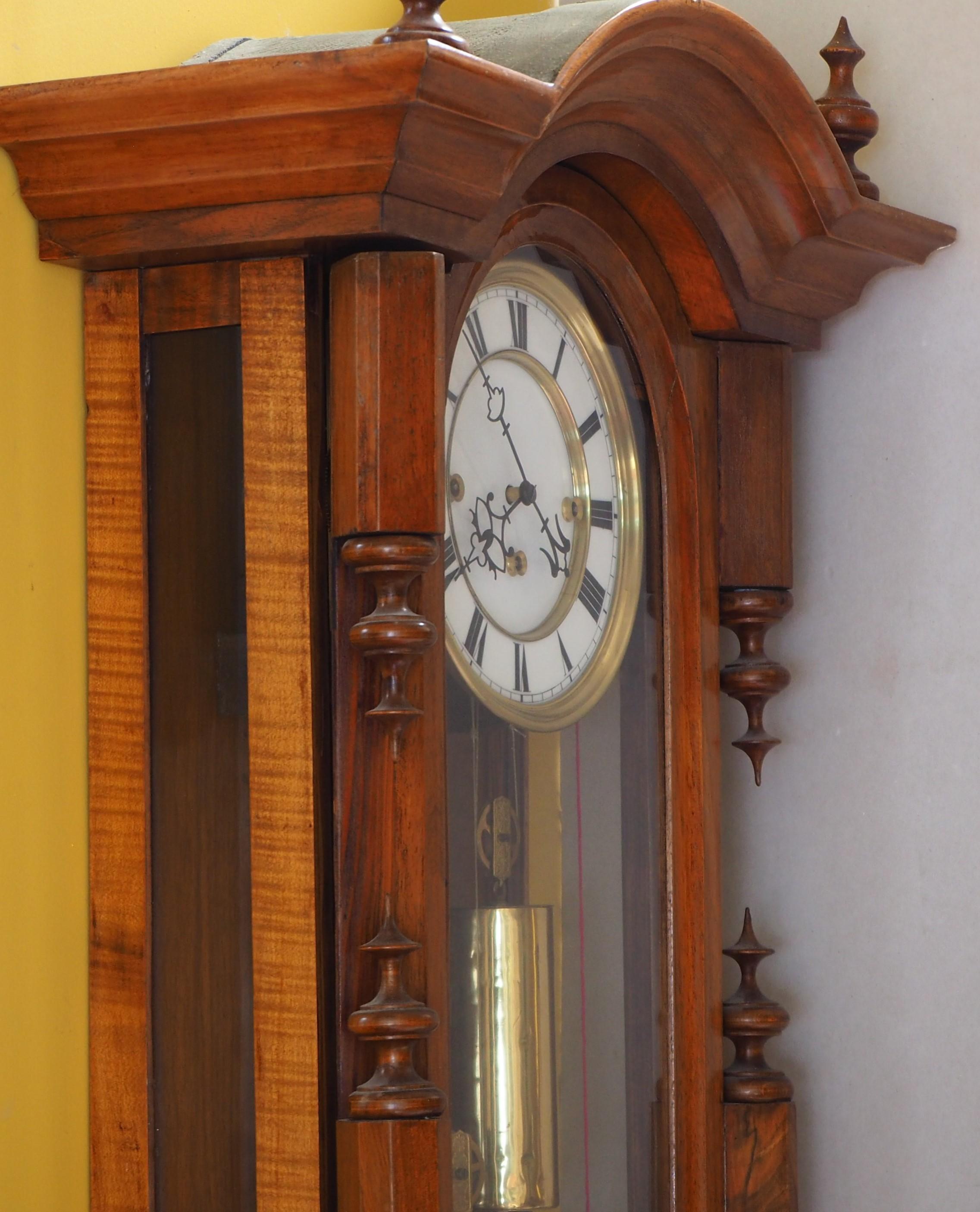 Vienna Regulator,  Grand Sonnerie Wall Clock in Walnut In Good Condition For Sale In Perth, GB