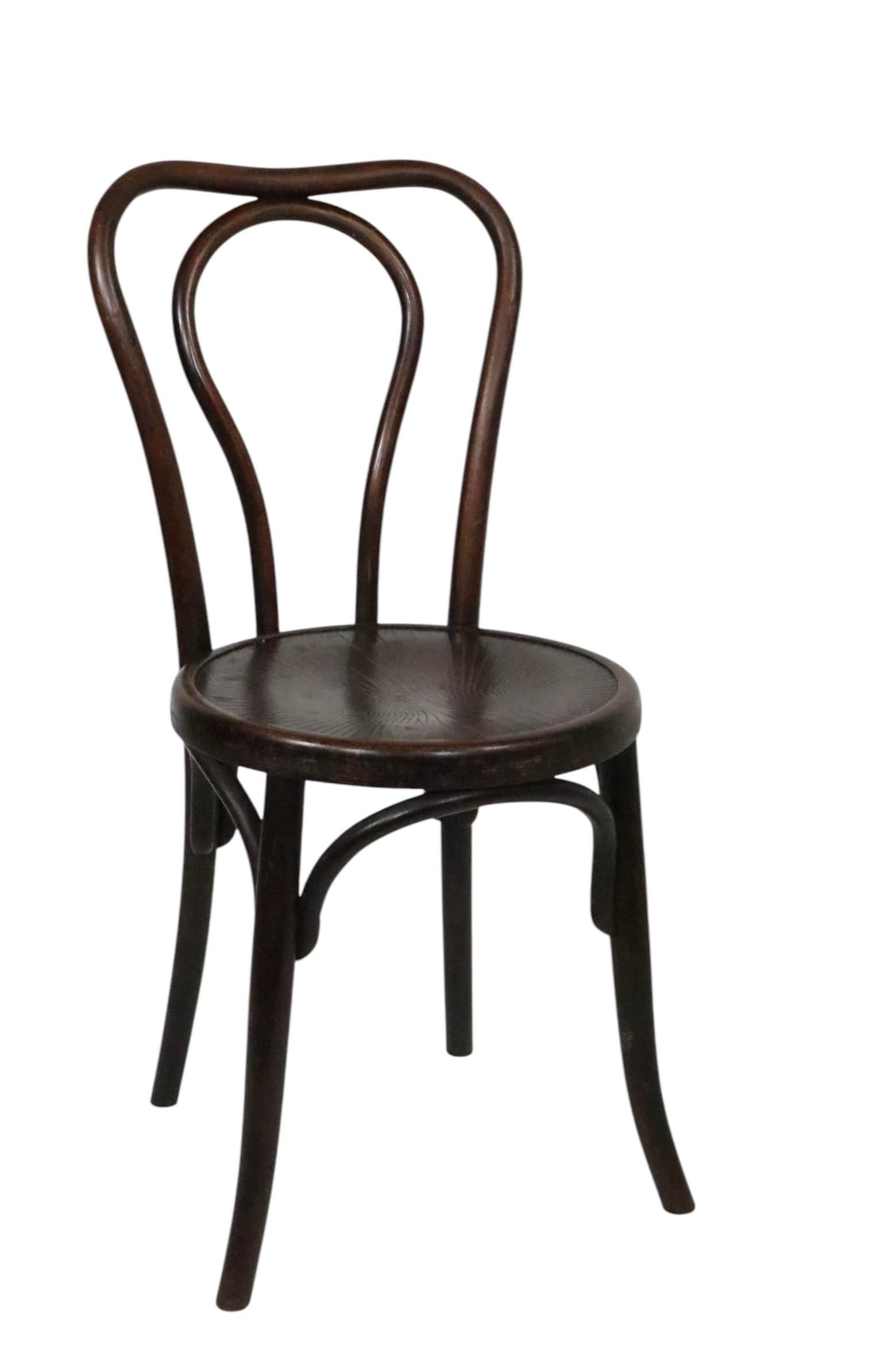 Sécession viennoise Chaise de salle à manger bistro Secesionist Vienna en bois cintré de Fischel d'après Thonet en vente