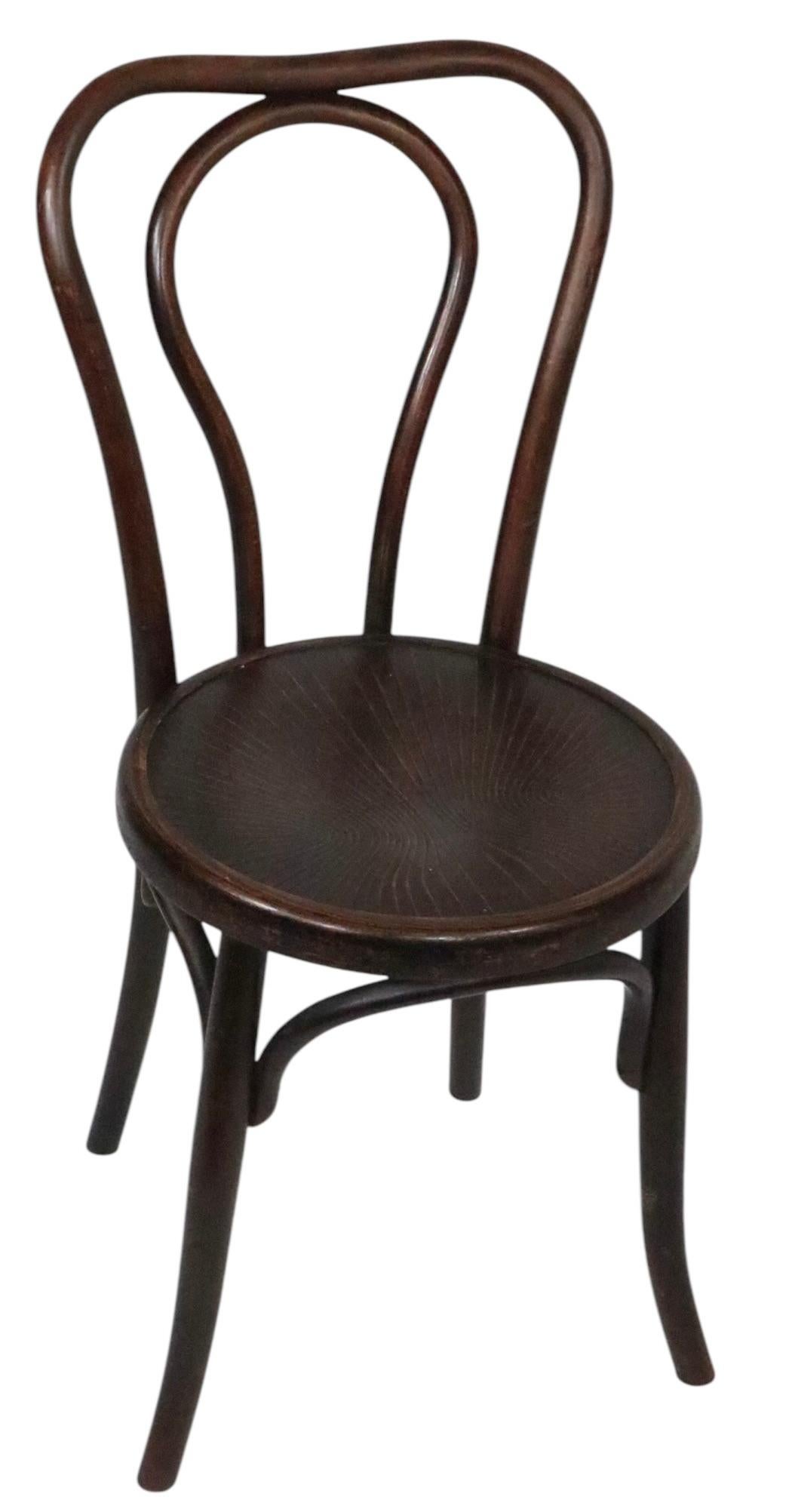 Chaise de salle à manger bistro Secesionist Vienna en bois cintré de Fischel d'après Thonet Bon état - En vente à New York, NY
