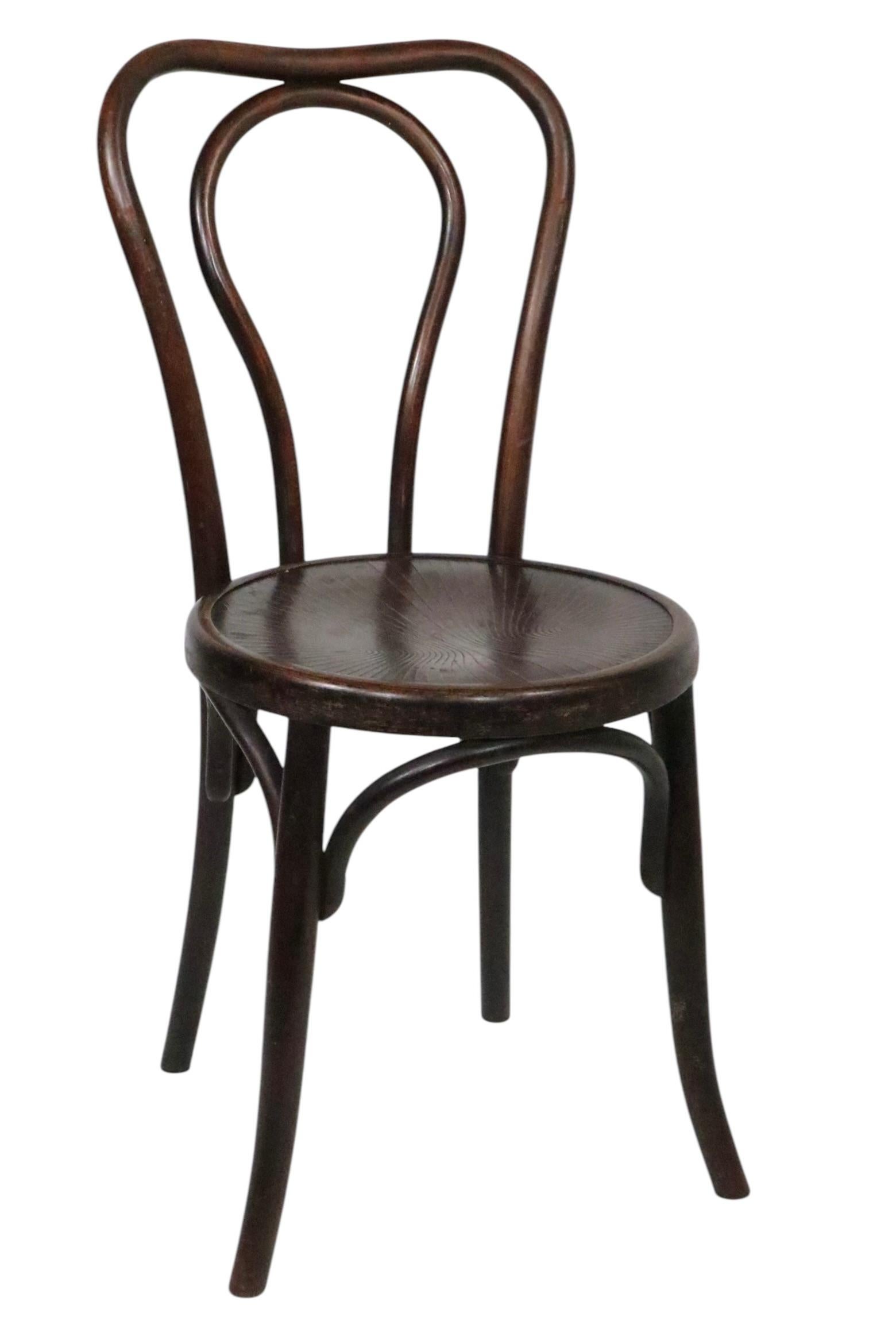 20ième siècle Chaise de salle à manger bistro Secesionist Vienna en bois cintré de Fischel d'après Thonet en vente