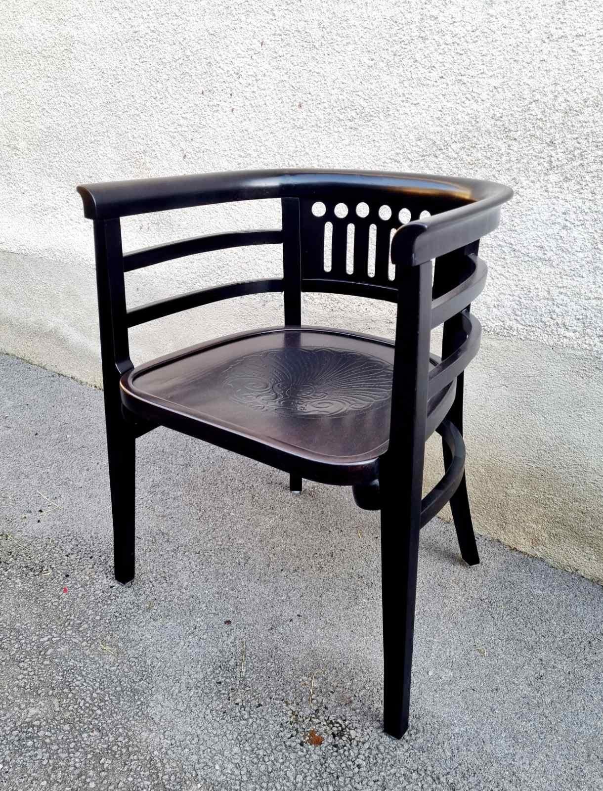 Seltener und vollständig restaurierter Sessel aus der Zeit der Wiener Secession.
Entworfen von Otto Wagner für j&J Kohn
