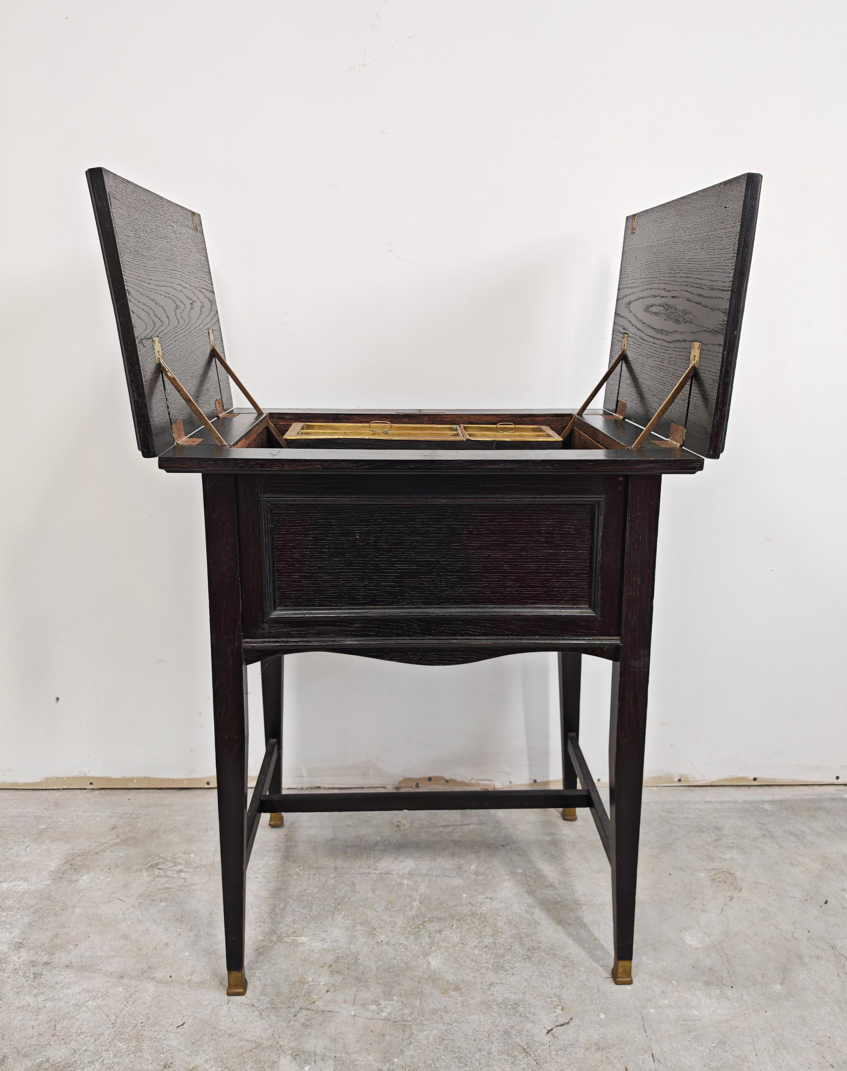 Mobile da bar della Secessione viennese in quercia ebanizzata e ottone, Austria, 1910 in vendita 3