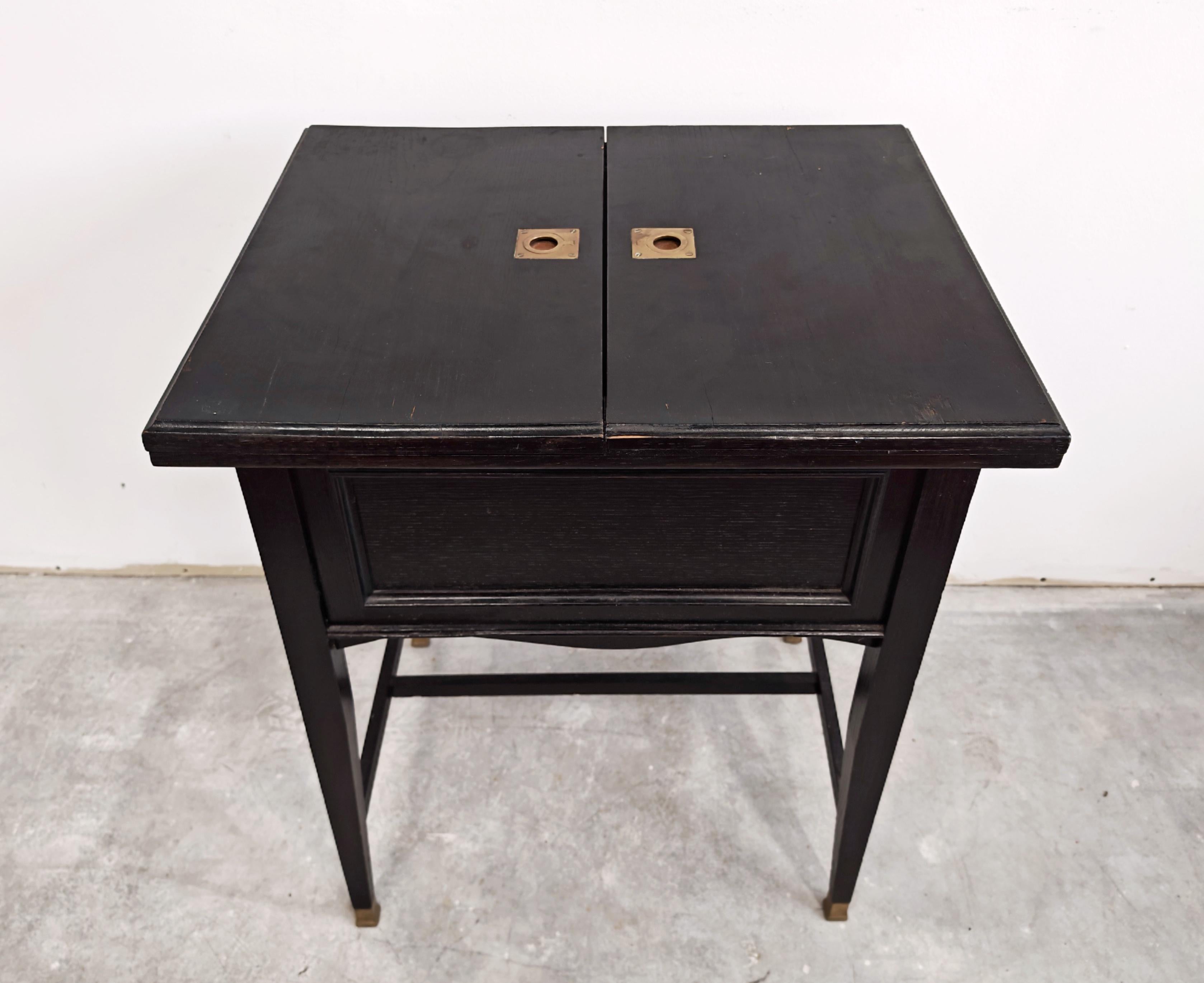 Mobile da bar della Secessione viennese in quercia ebanizzata e ottone, Austria, 1910 in vendita 8