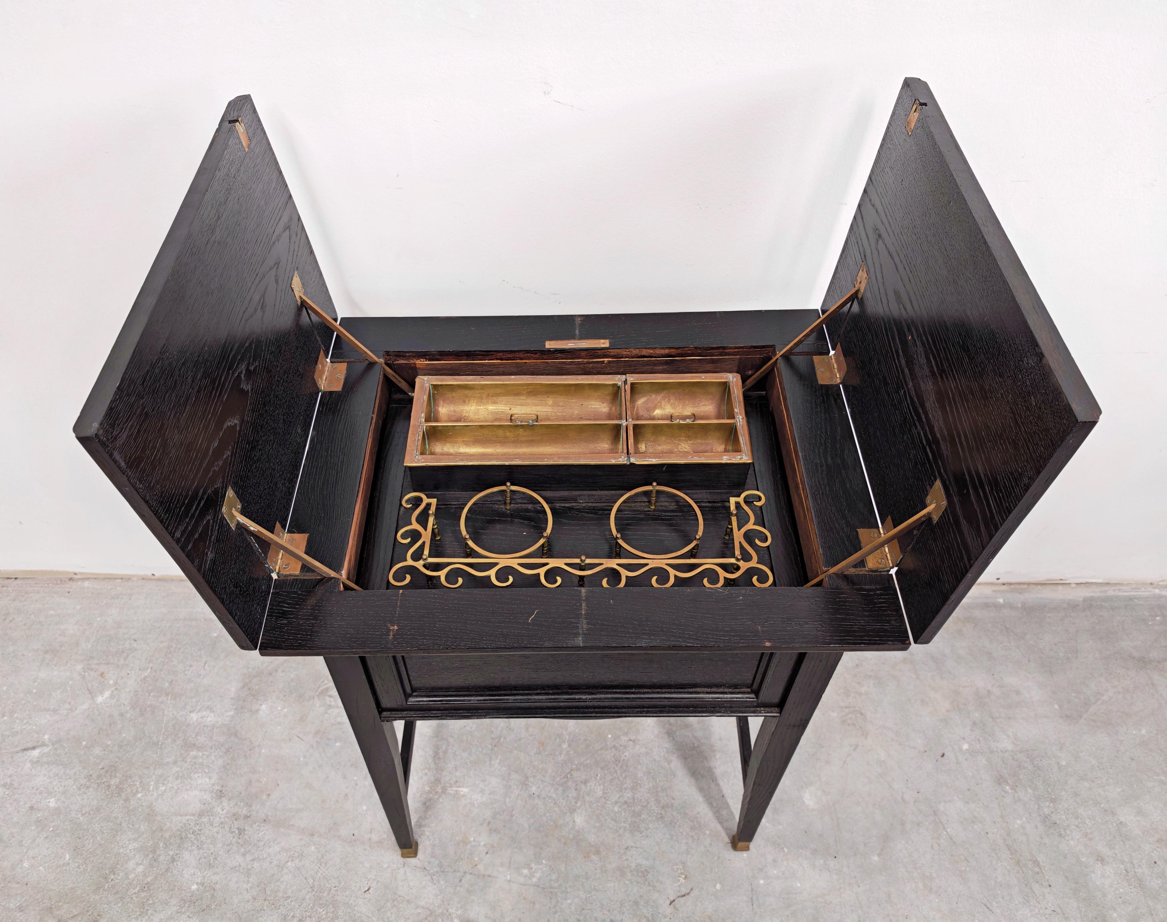 Mobile da bar della Secessione viennese in quercia ebanizzata e ottone, Austria, 1910 in vendita 2