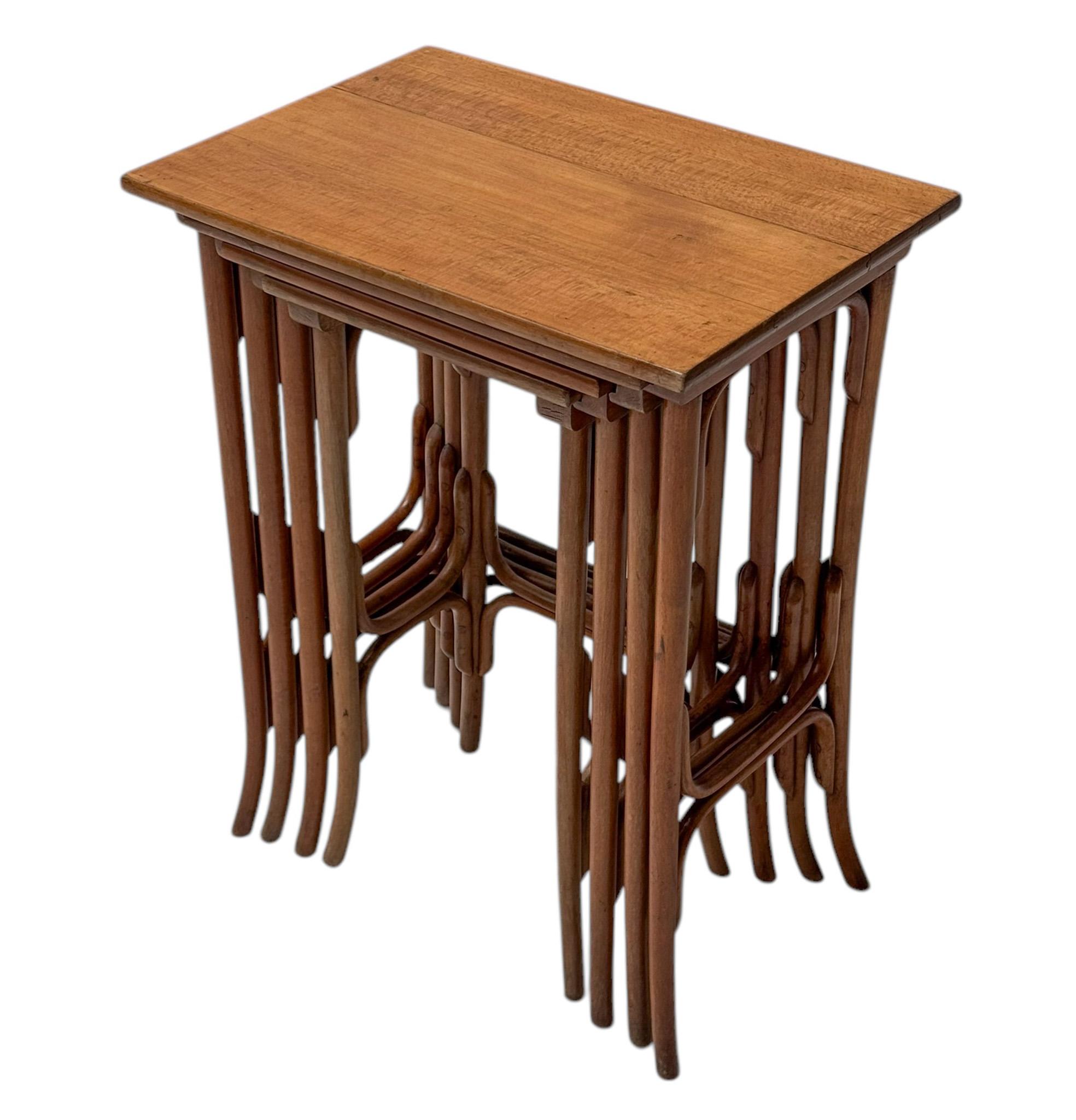 Vienna Secession Bentwood Nesting Tables by Michael Thonet for Thonet, 1900s For Sale 3