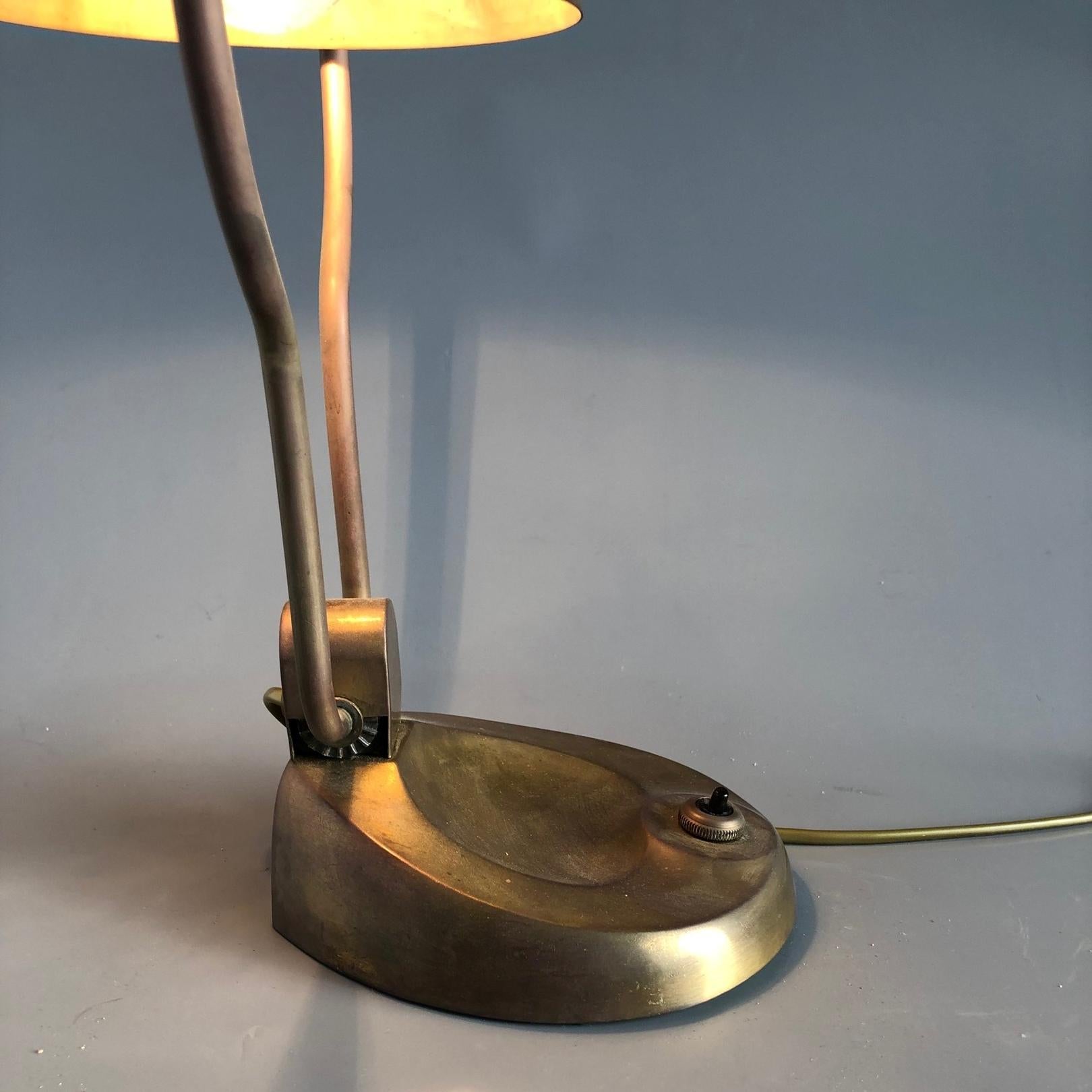 Vienna Secession Brass Table Lamp, 1900s (Gesponnen) im Angebot