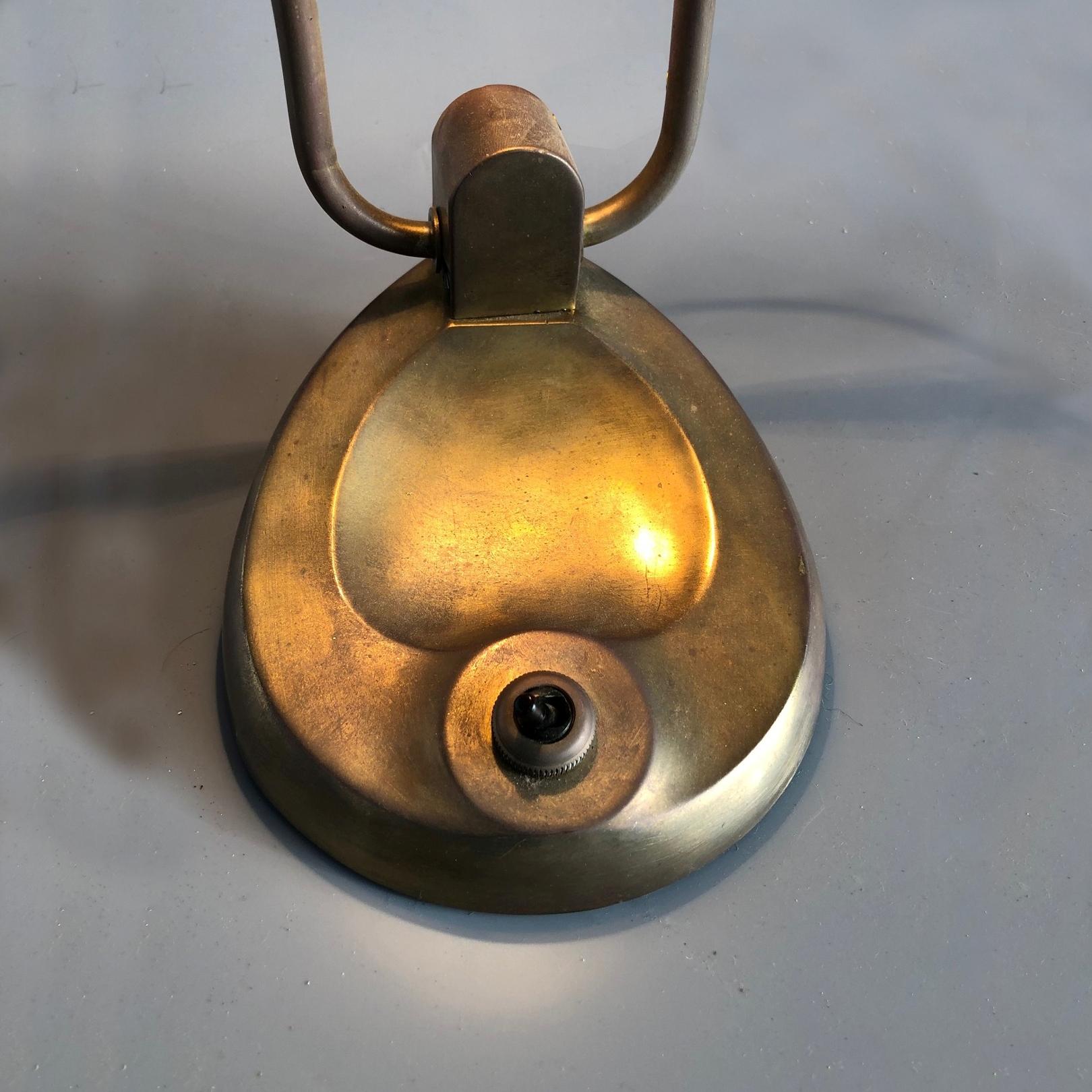 Vienna Secession Brass Table Lamp, 1900s (Frühes 20. Jahrhundert) im Angebot