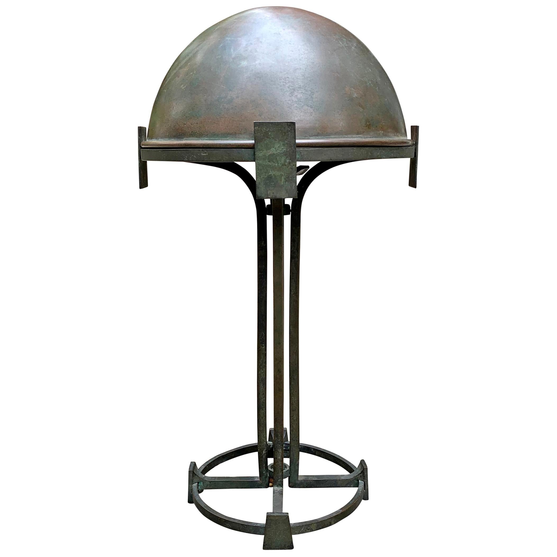 Wiener Secession Bronze-Tischlampe im Angebot