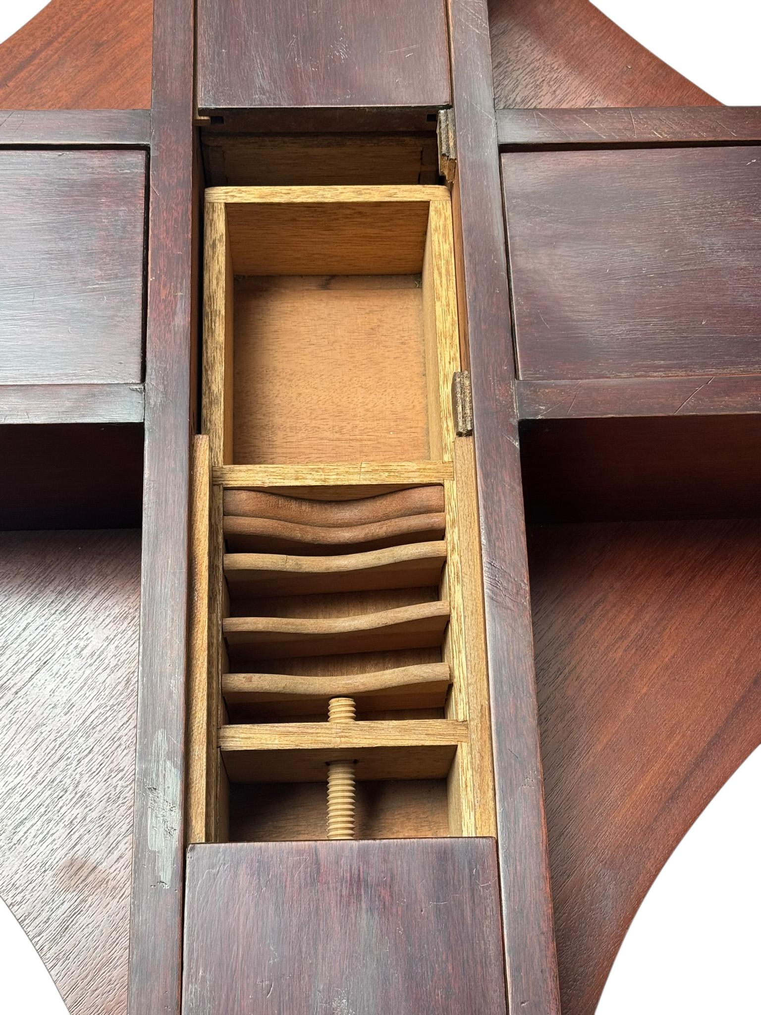 Mesa de ajedrez o mesa de juego de la Secesión vienesa, 1900 en venta 9