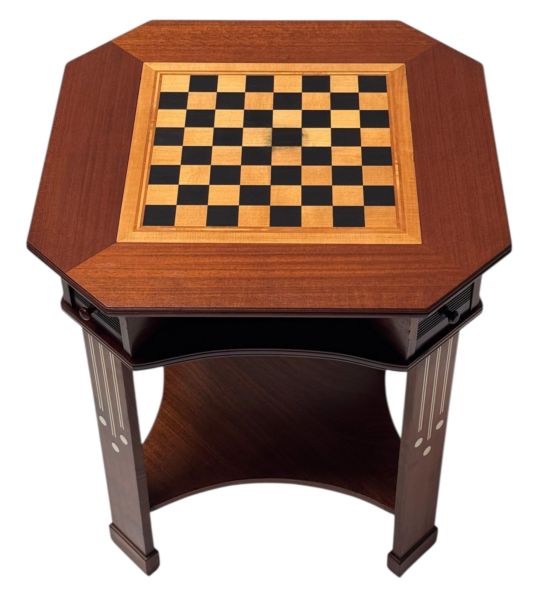 Mesa de ajedrez o mesa de juego de la Secesión vienesa, 1900 Secesión de Viena en venta