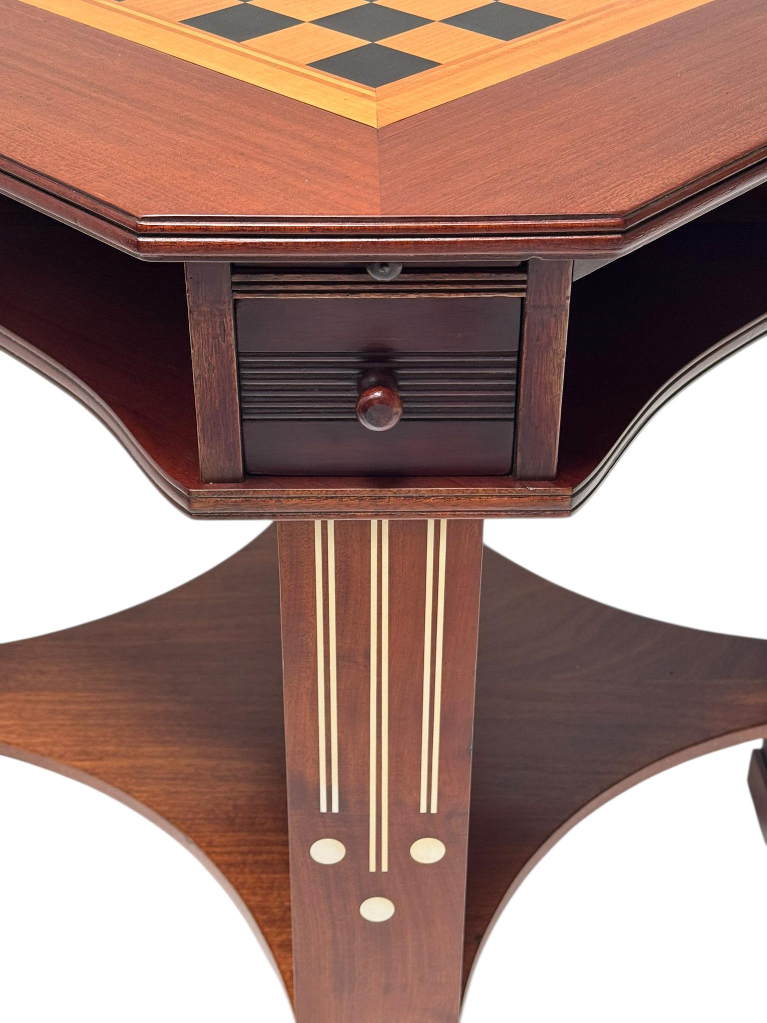 Mesa de ajedrez o mesa de juego de la Secesión vienesa, 1900 en Bueno estado para la venta en Amsterdam, NL
