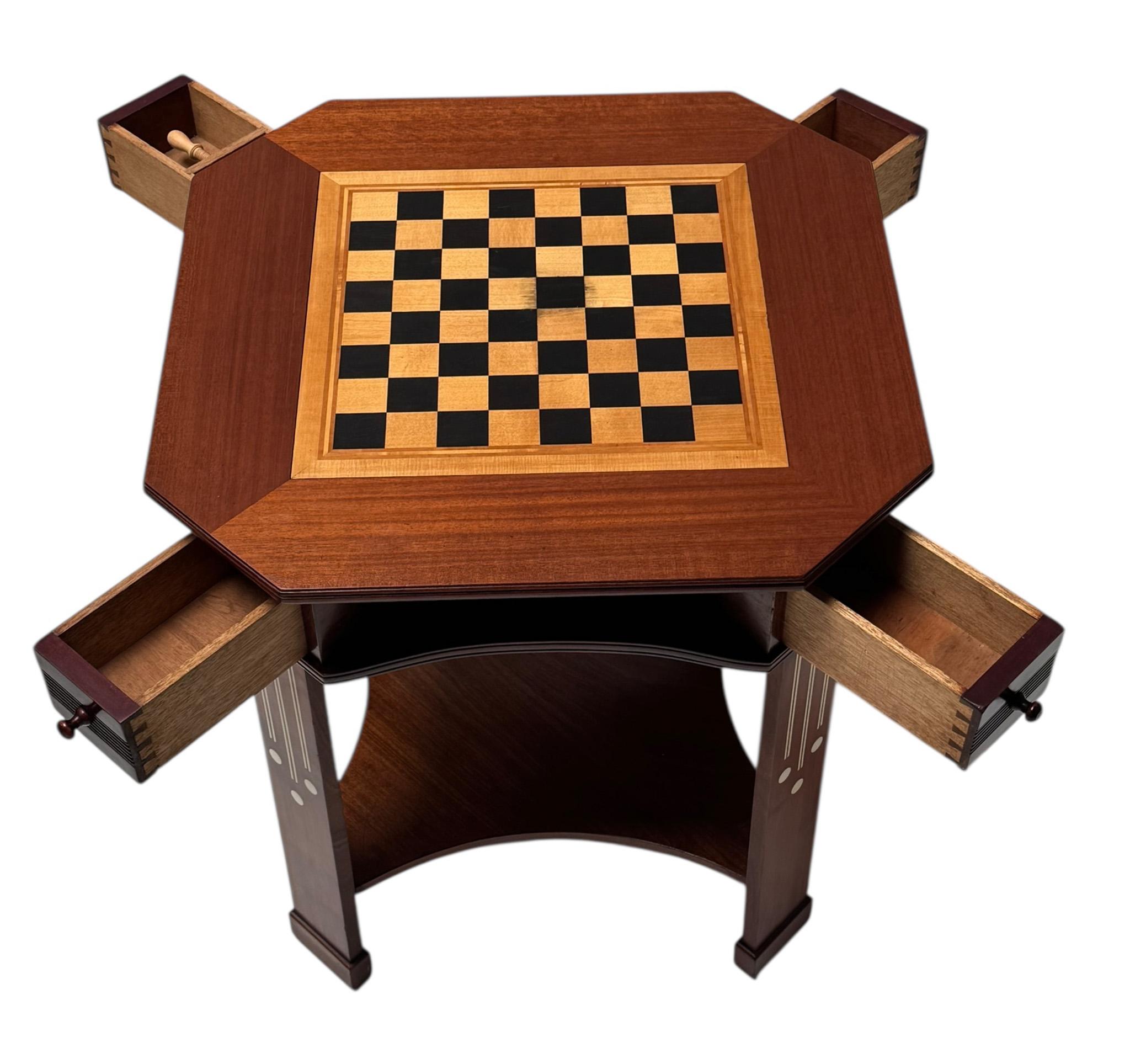 Mesa de ajedrez o mesa de juego de la Secesión vienesa, 1900 Nogal en venta