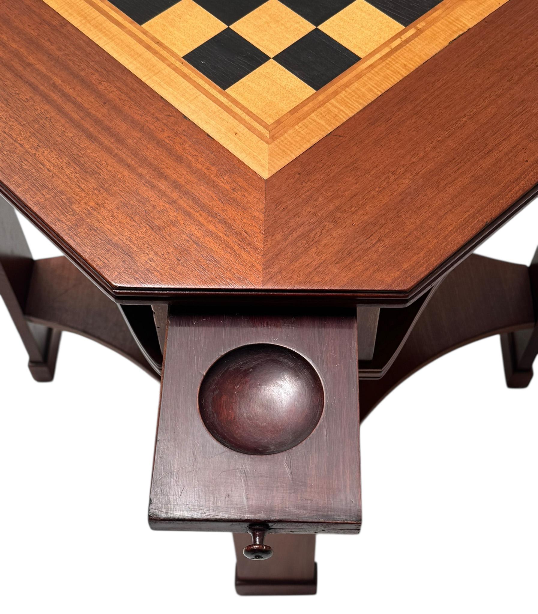 Mesa de ajedrez o mesa de juego de la Secesión vienesa, 1900 en venta 2