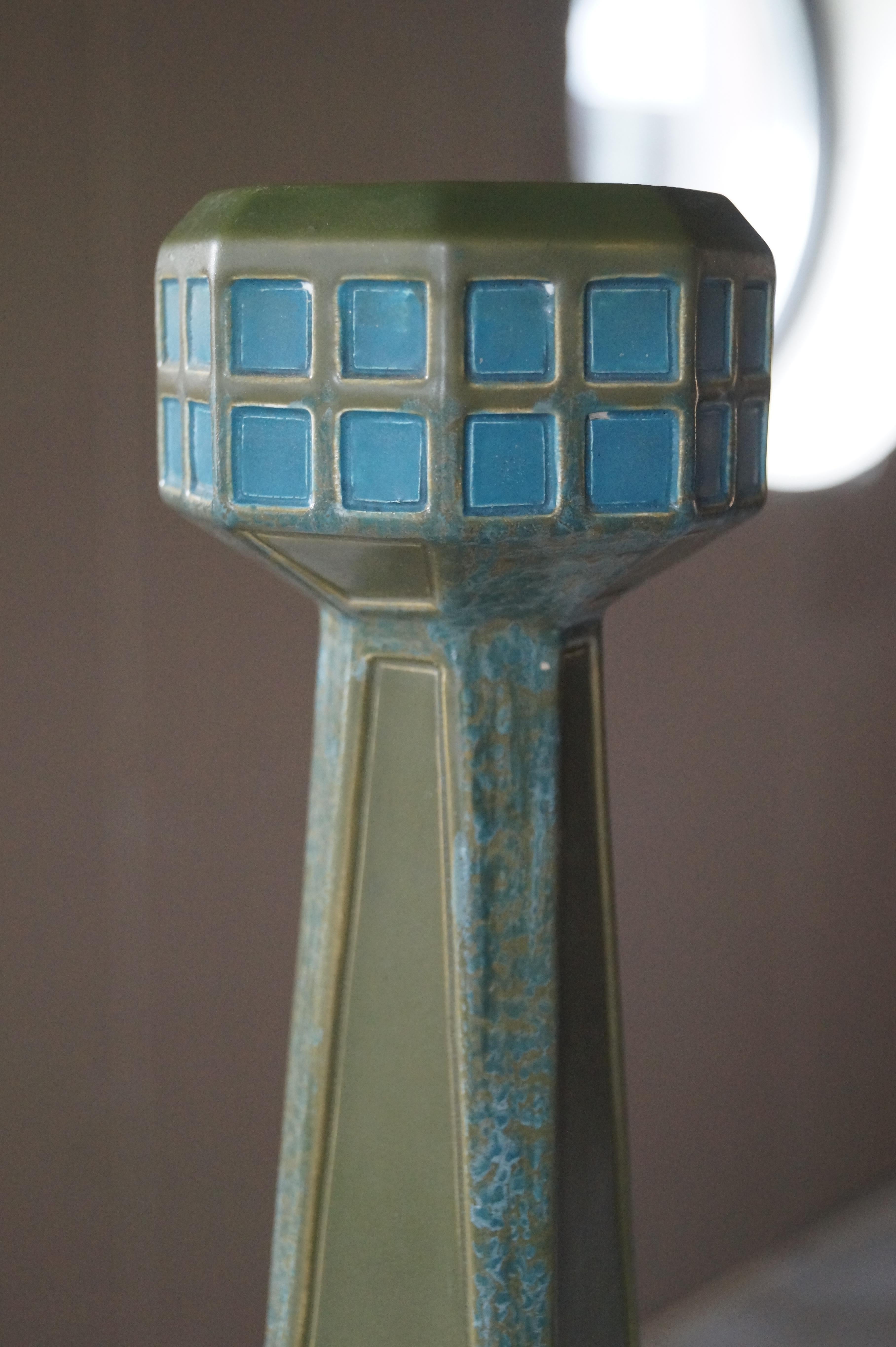 Vienna Secession glazed earthenware vase, Austria, ca. 1902 In Excellent Condition For Sale In EVERDINGEN, NL