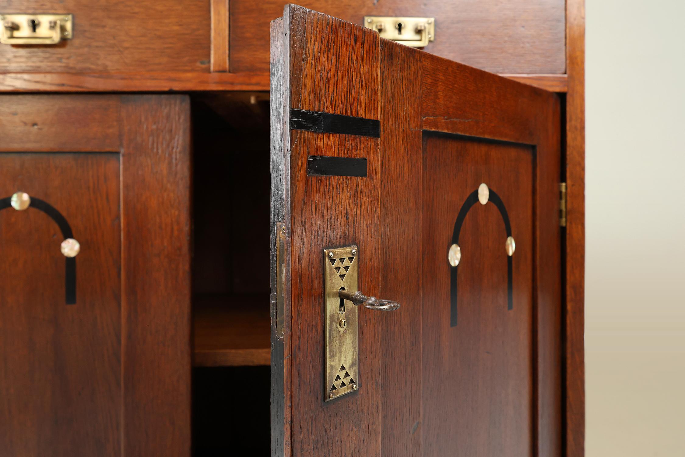 Haute armoire de la Sécession viennoise dans le style Art nouveau viennois, Autriche vers 1905 en vente 4