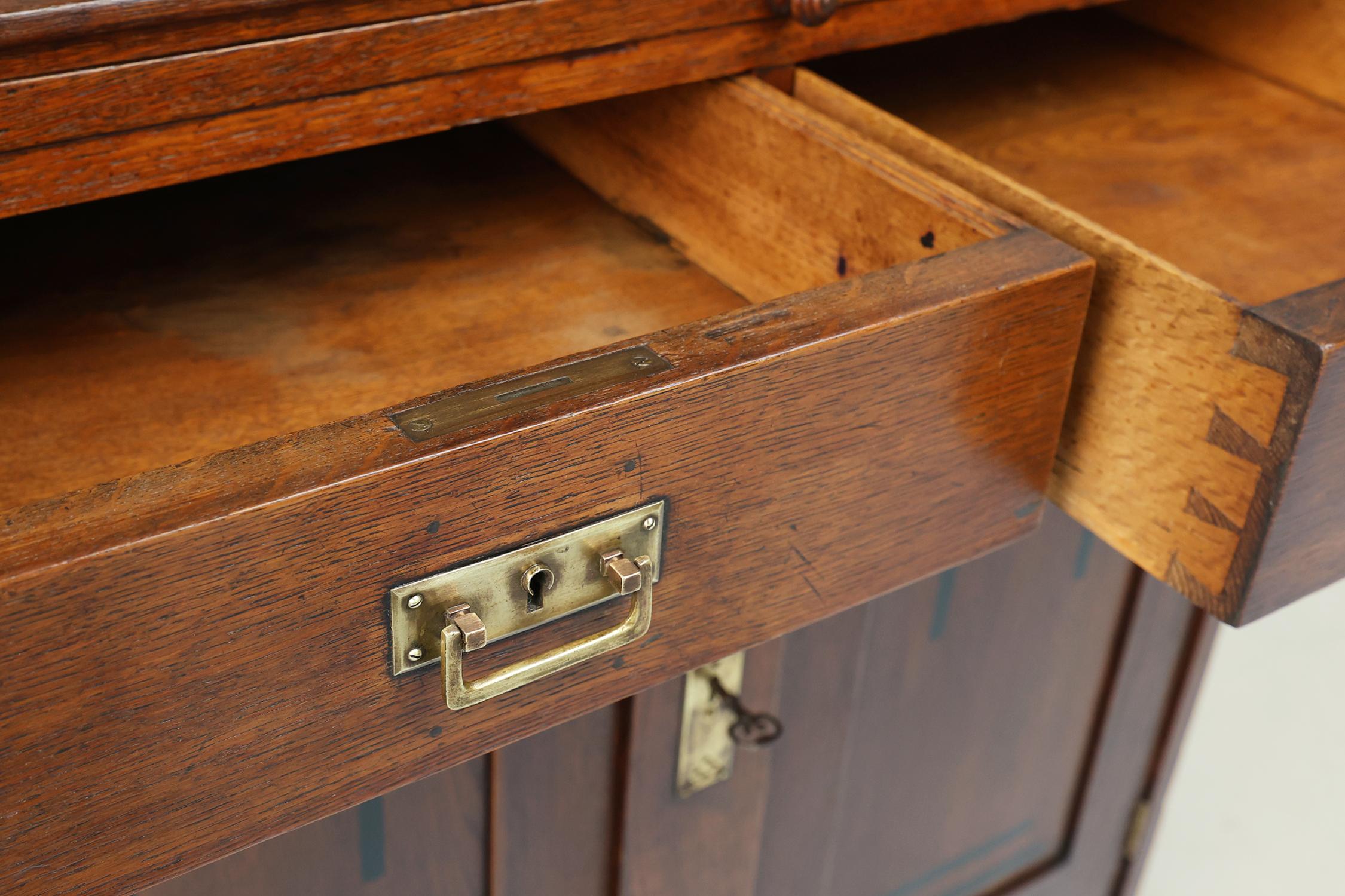 Haute armoire de la Sécession viennoise dans le style Art nouveau viennois, Autriche vers 1905 en vente 7