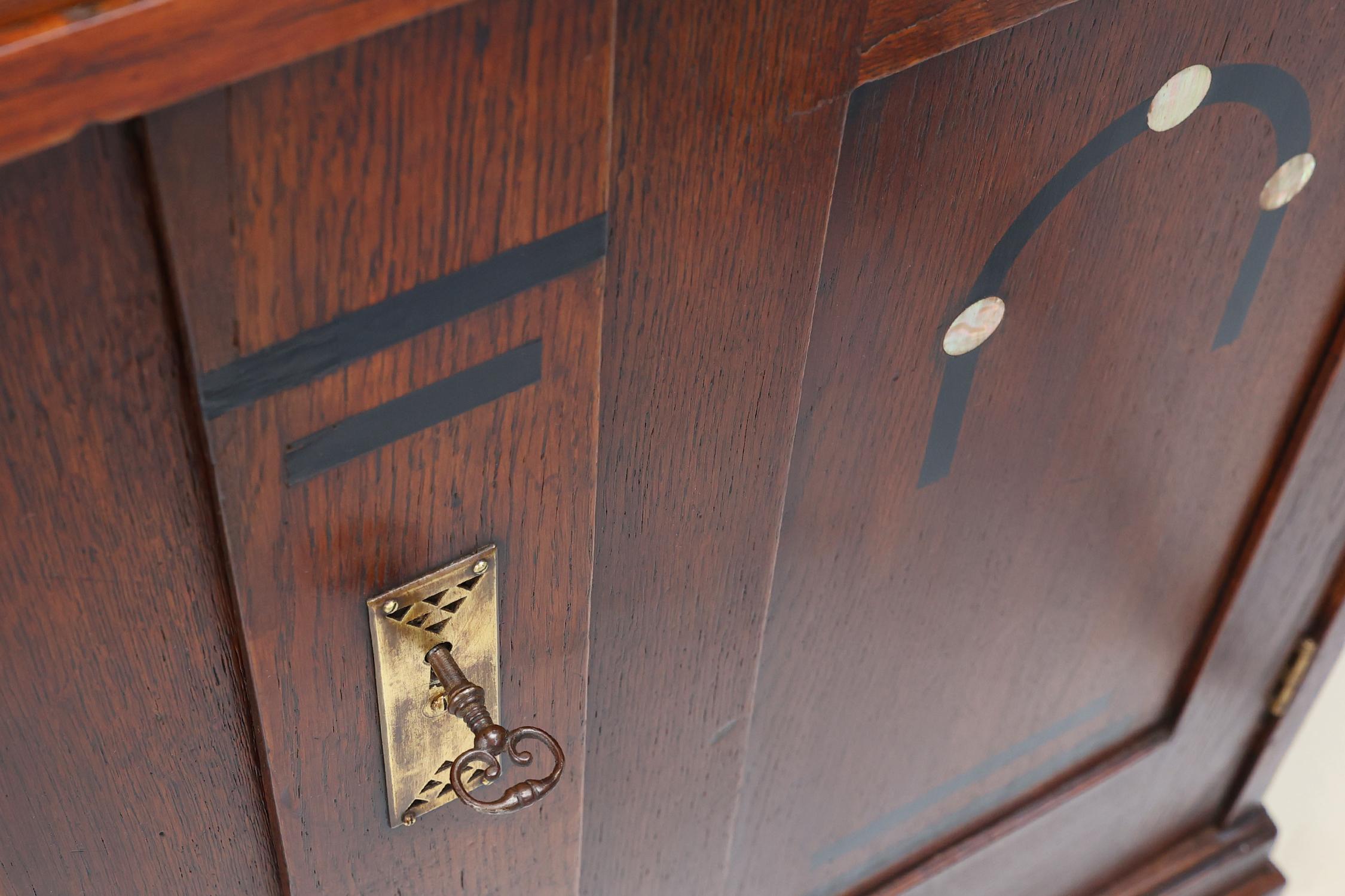 Haute armoire de la Sécession viennoise dans le style Art nouveau viennois, Autriche vers 1905 en vente 8