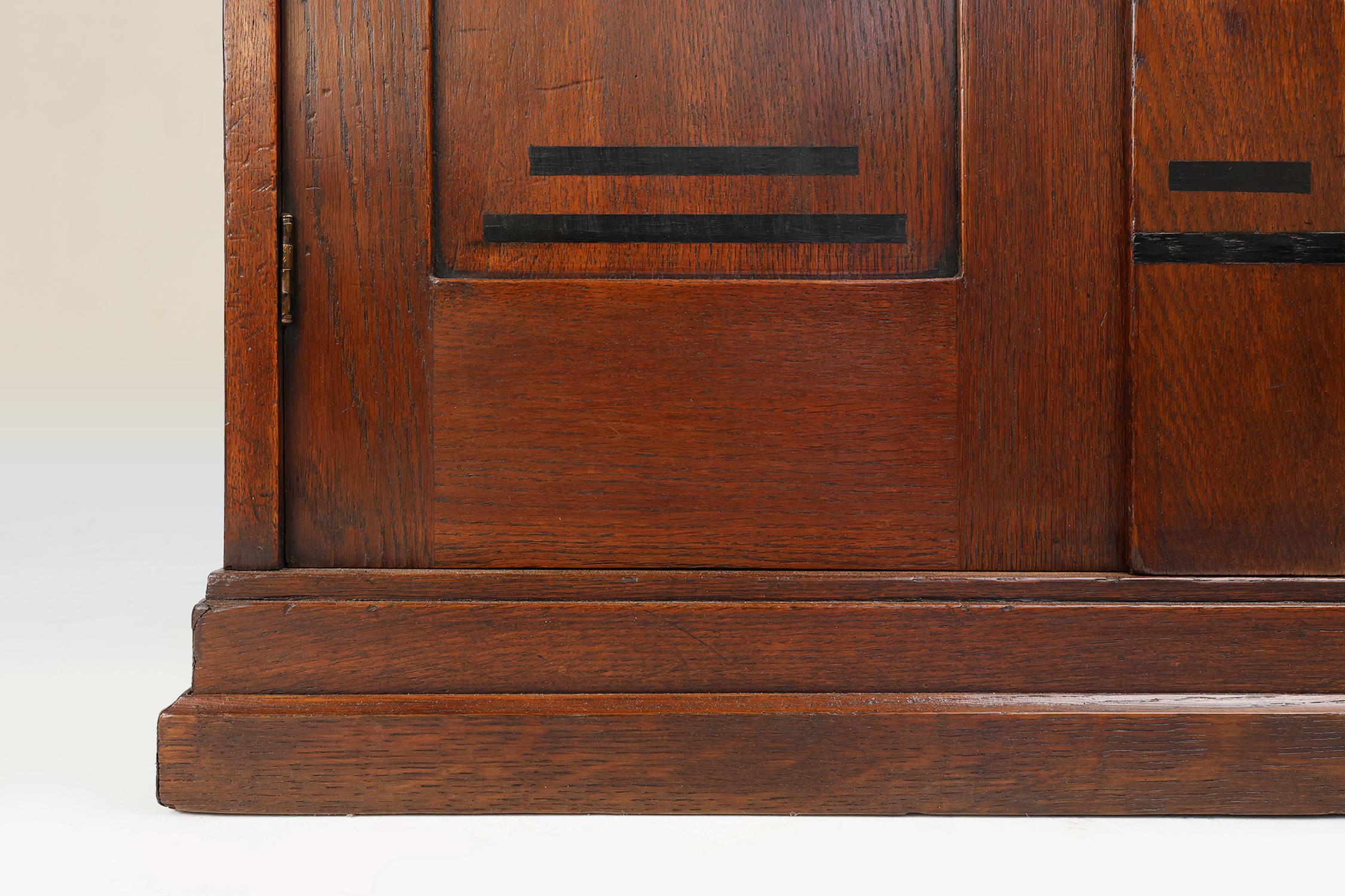 Haute armoire de la Sécession viennoise dans le style Art nouveau viennois, Autriche vers 1905 en vente 12