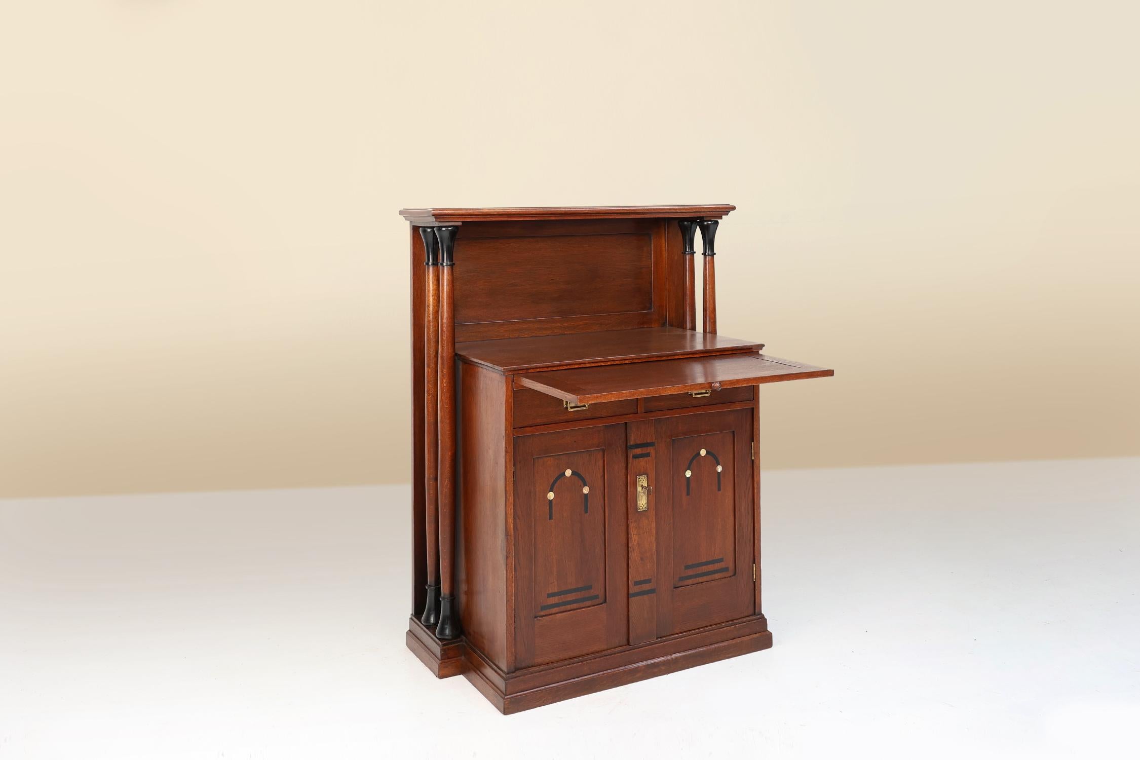Nacre Haute armoire de la Sécession viennoise dans le style Art nouveau viennois, Autriche vers 1905 en vente
