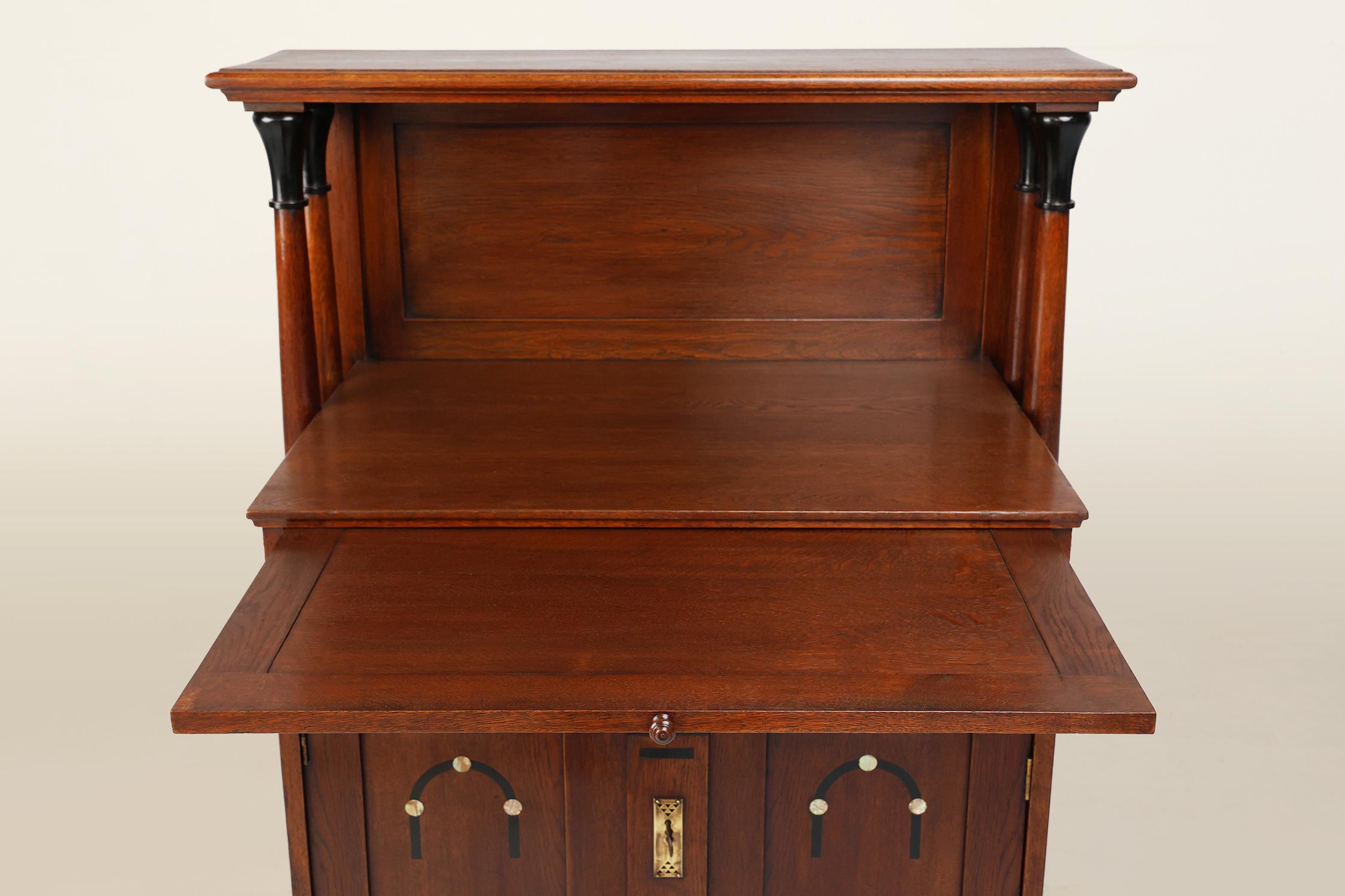 Haute armoire de la Sécession viennoise dans le style Art nouveau viennois, Autriche vers 1905 en vente 1