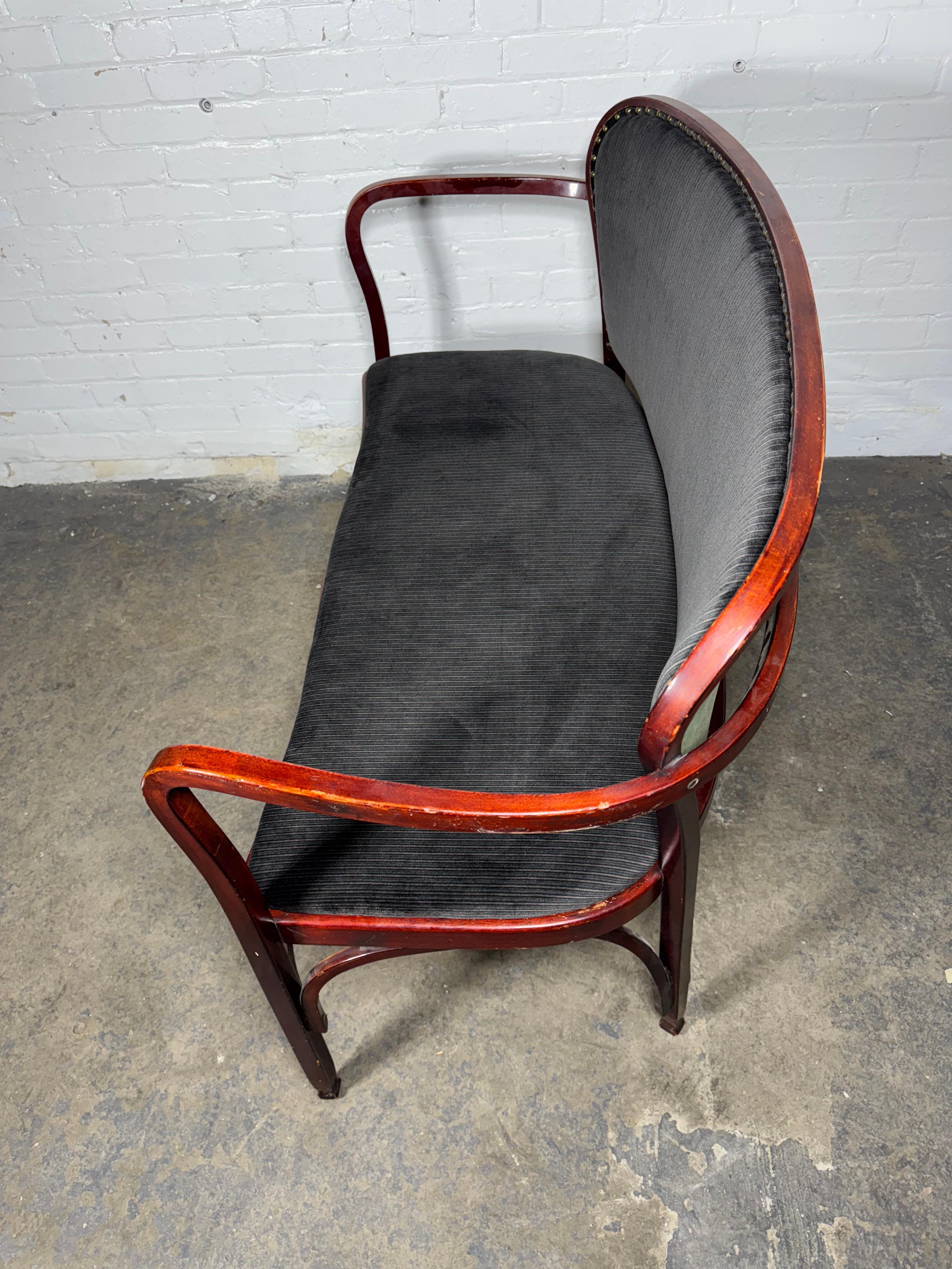 Tacheté Sécession viennoise J. Kohn 717 Settee de Gustav Siegel en vente
