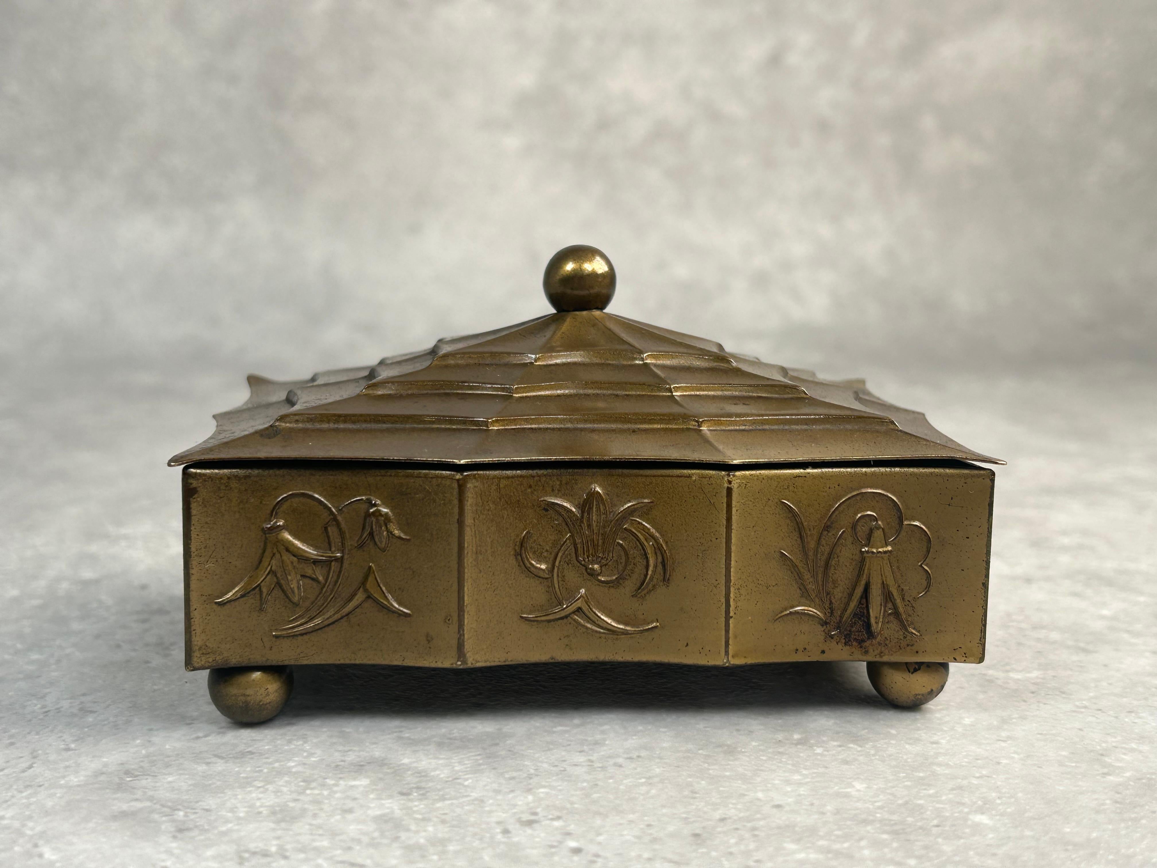Schmuckkästchen der Wiener Sezession atr. Dagobert Peche für die Wiener Werkstätte (Wiener Secession) im Angebot