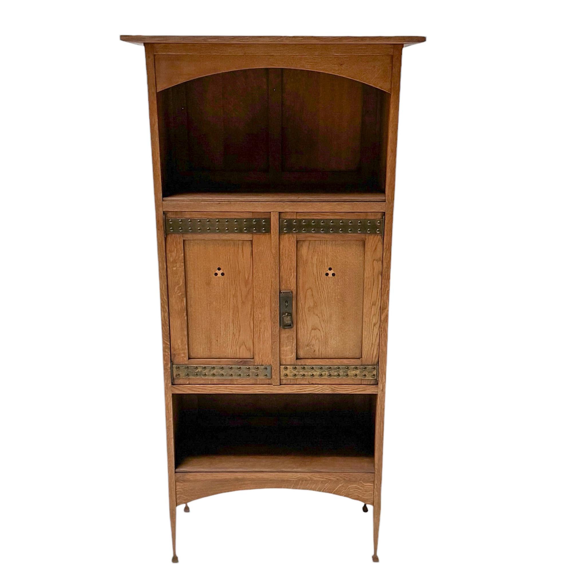 Stunning and elegant Vienna Secession bookcase or buffet.
Striking Austrian design from the 1900s.
Solid oak base with original patinated brass hinges.
Original brass handle on the right door.
The original lock and key are in good working