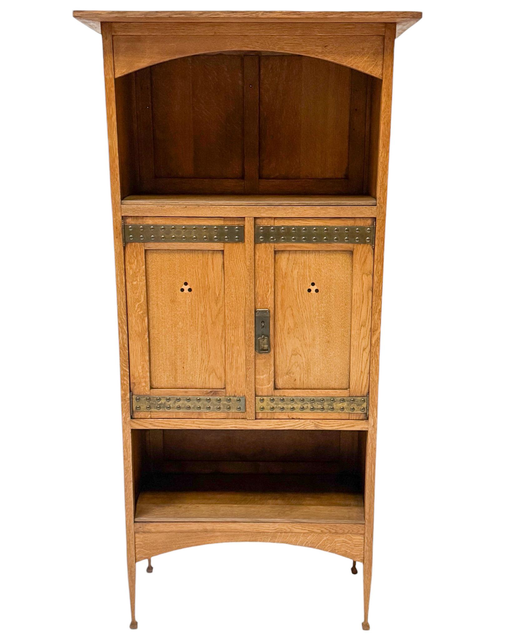Vienna Secession Oak Bookcase Austria, 1900s In Good Condition For Sale In Amsterdam, NL