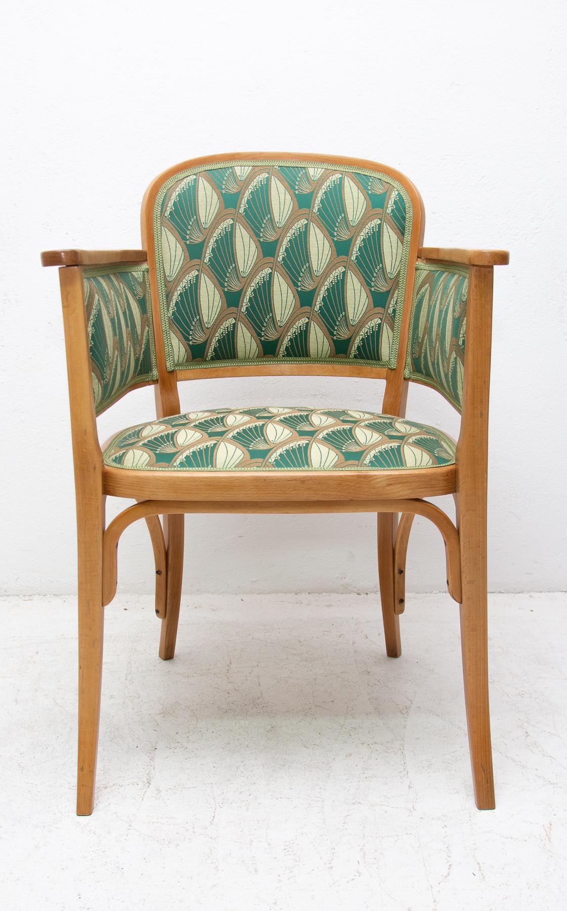 Office armchair, Viennese secession, circa 1910. Austria-Hungary. In our opinion, this was most likely designed by one of designers such as Otto Wagner, Gustav Siegel or Koloman Moser.
The chair is fully restored, has a new upholstery.
Made of the