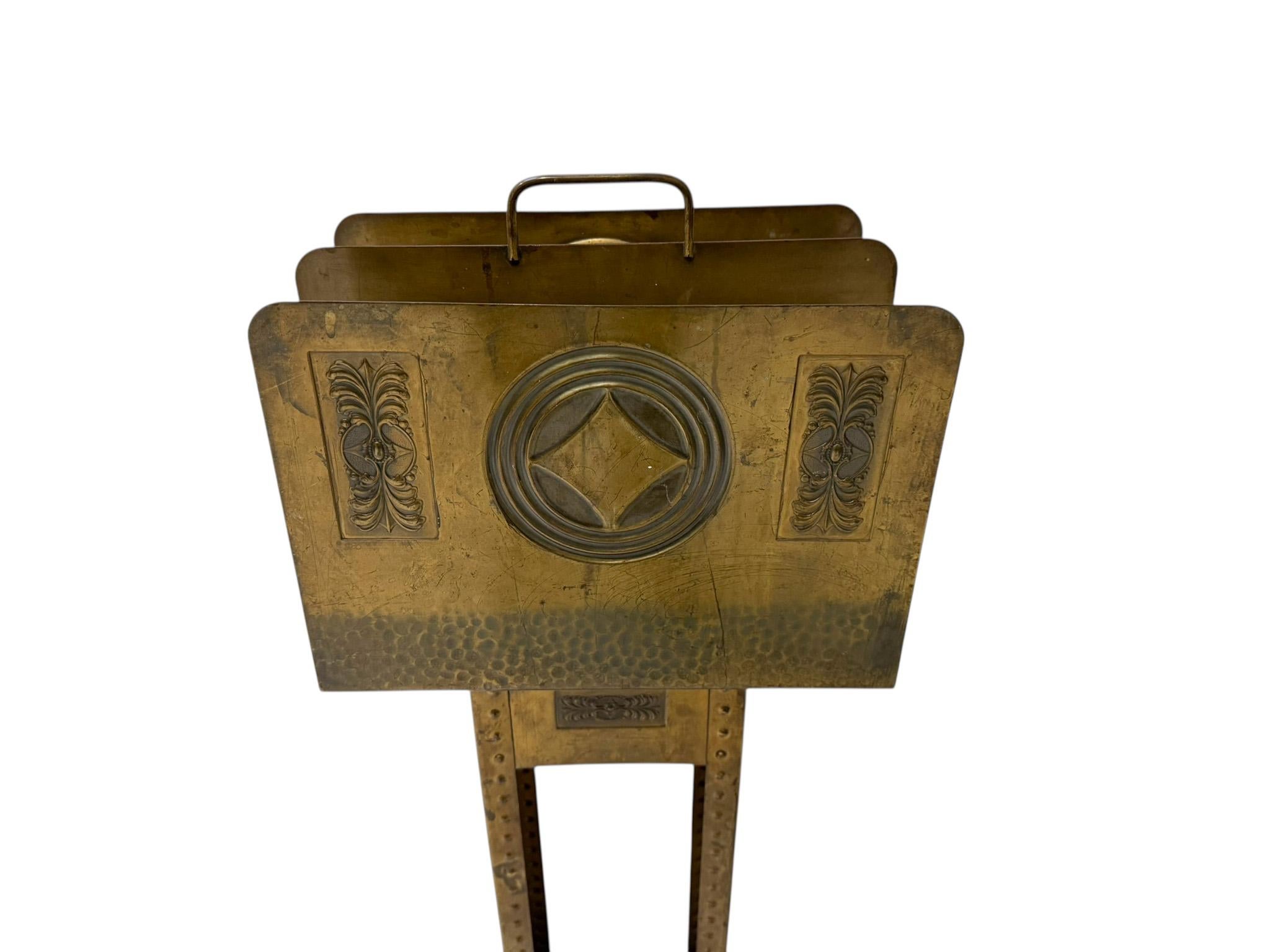 Revistero de latón patinado de la Secesión de Viena, 1900 Latón en venta