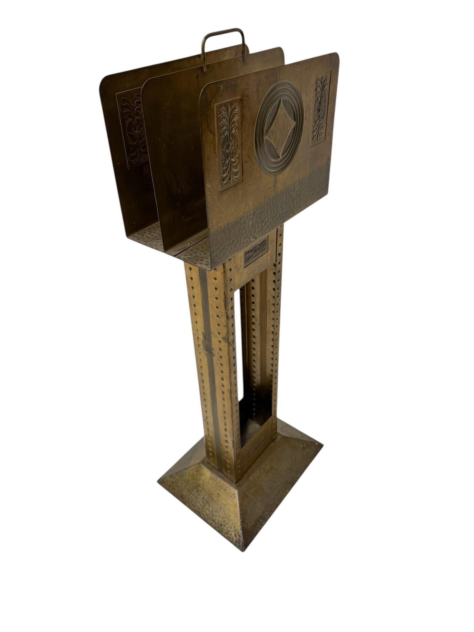 Revistero de latón patinado de la Secesión de Viena, 1900 en venta 1