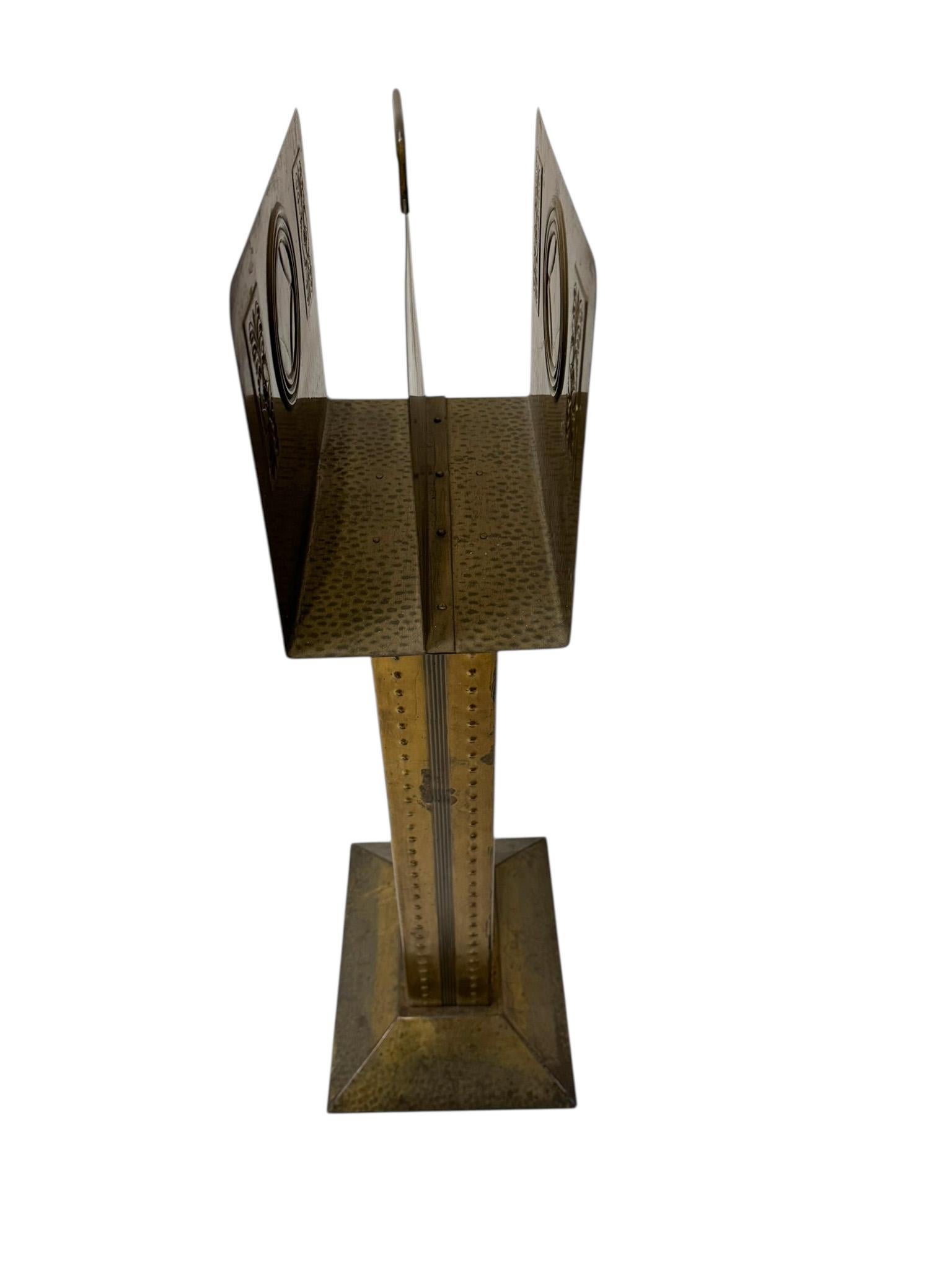 Revistero de latón patinado de la Secesión de Viena, 1900 en venta 2