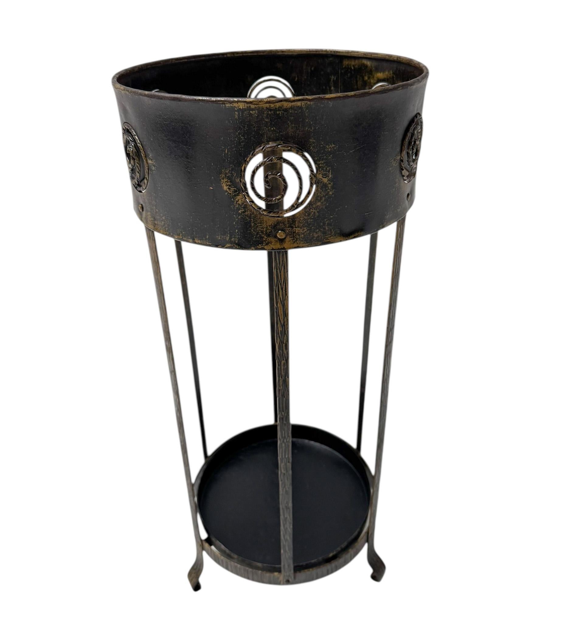 Métal Porte-parapluie en métal patiné de la Sécession viennoise, années 1900 en vente