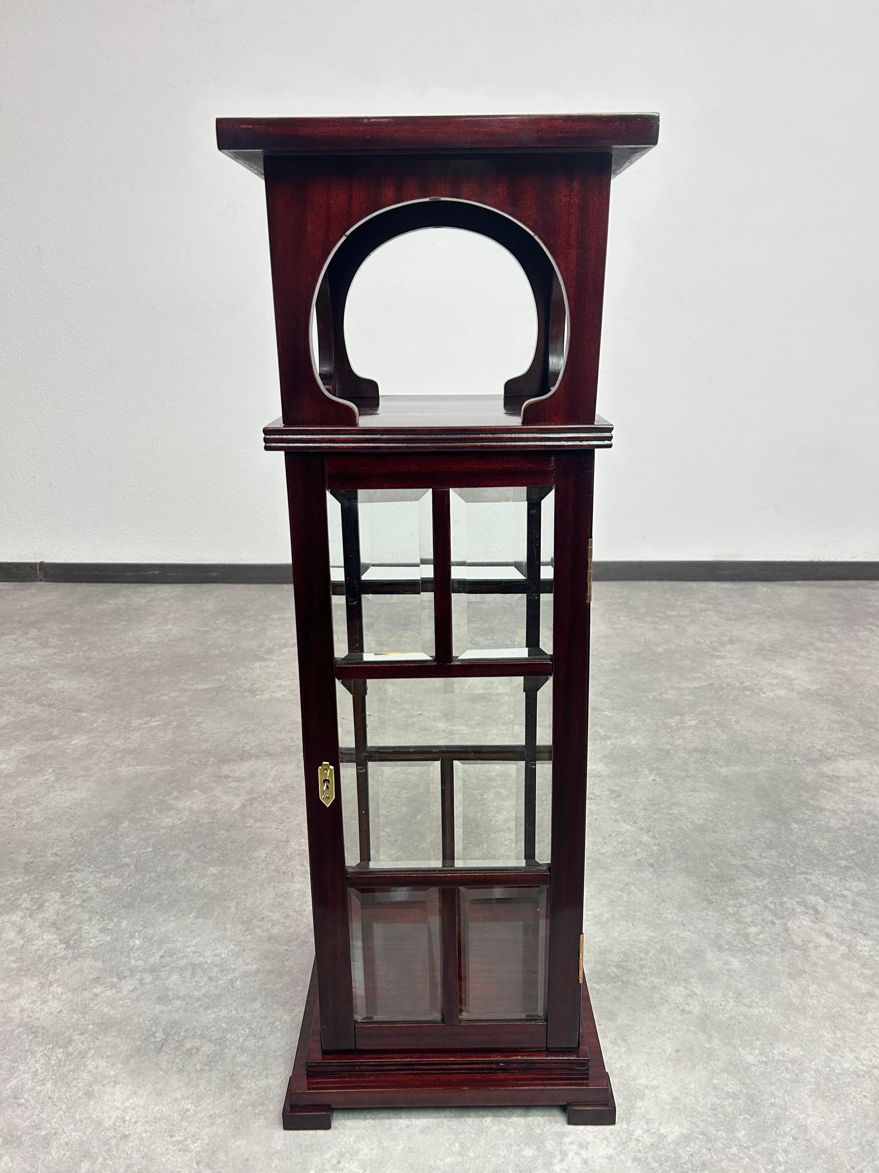 Wien Sezession Pedestal im Zustand „Hervorragend“ im Angebot in Banská Štiavnica, SK