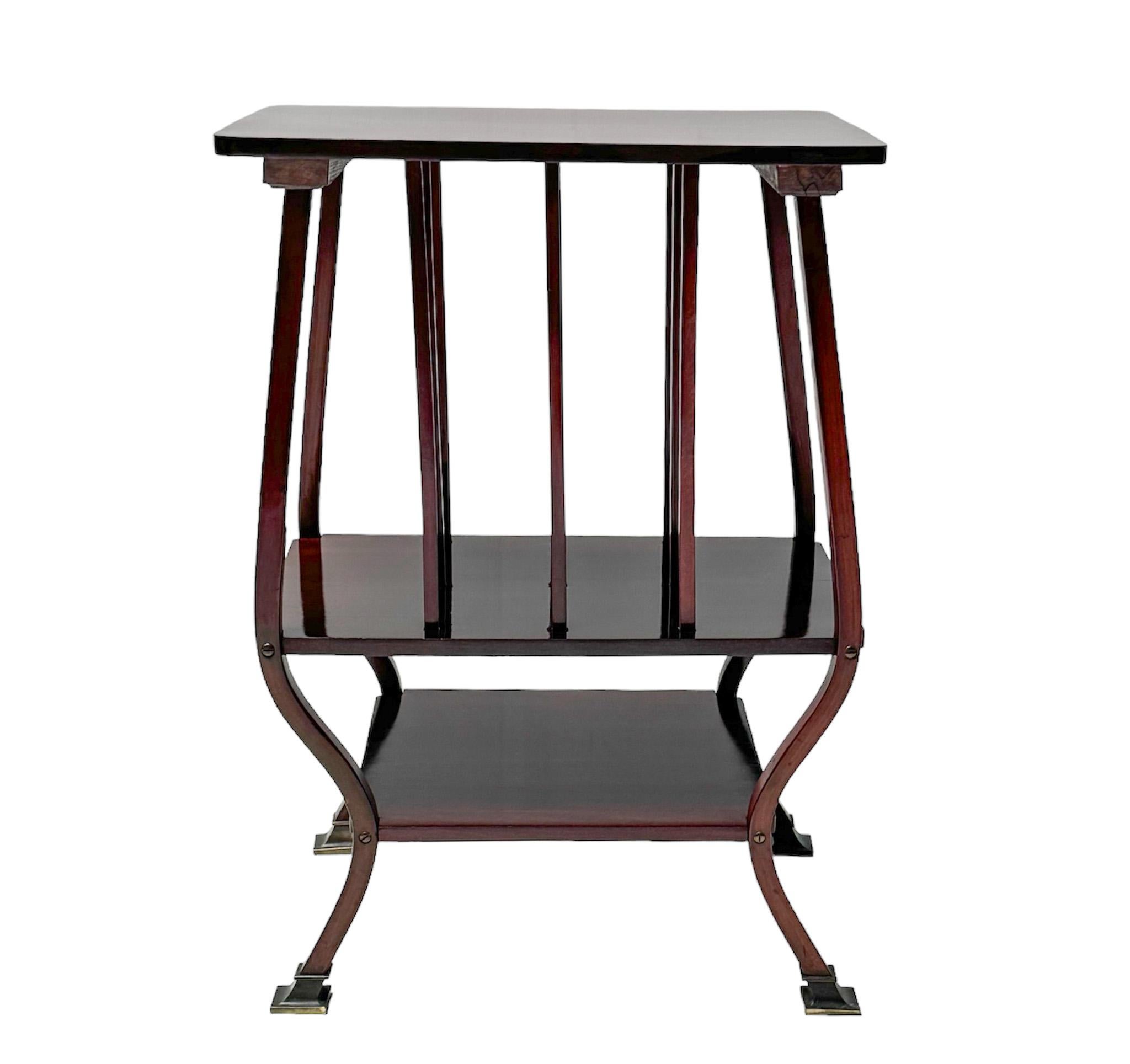 Autrichien Table d'appoint de la Sécession viennoise par Gustav Siegel pour Gebrüder Thonet Autriche, années 1900 en vente