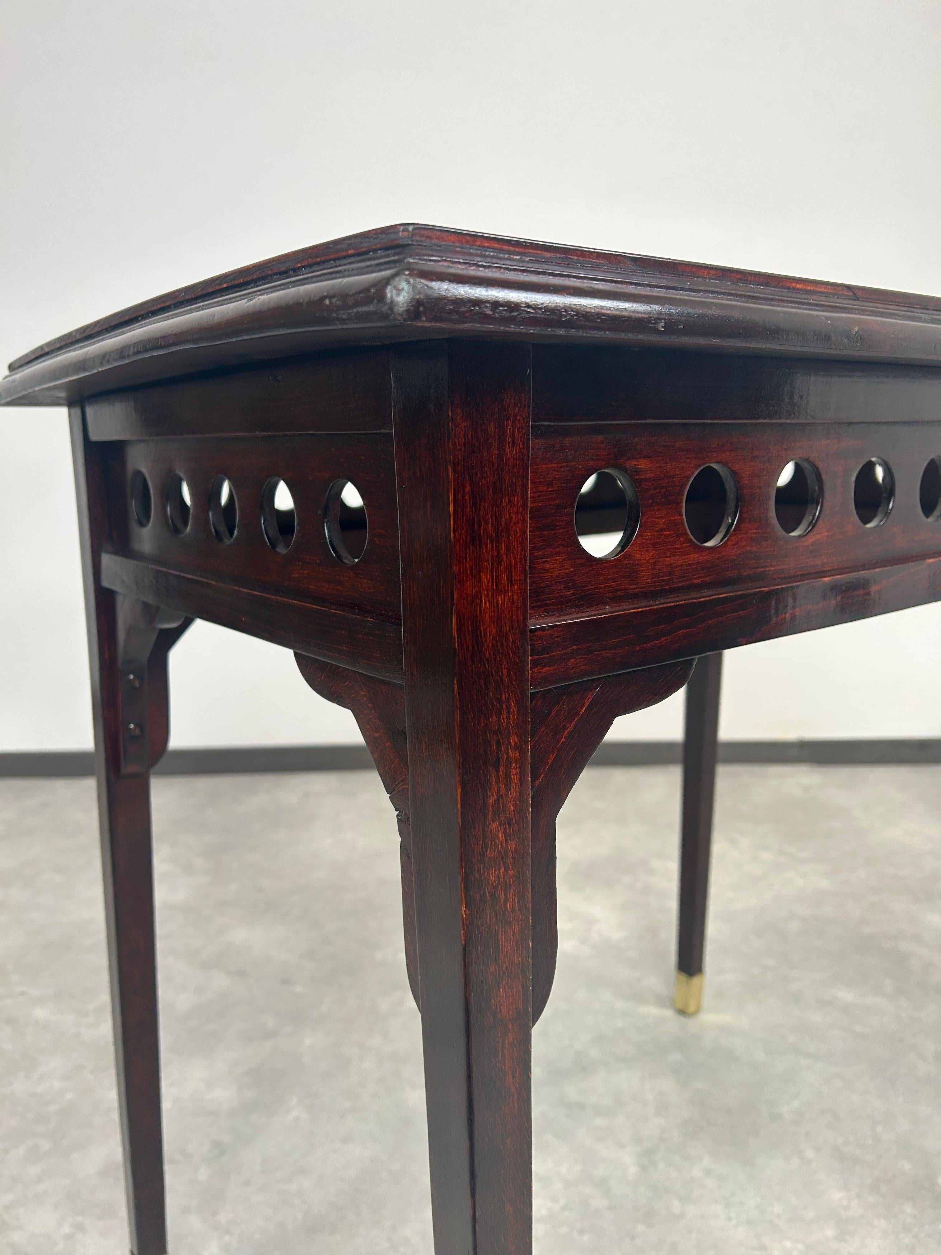 Table d'appoint de la Sécession viennoise de Josef Hoffmann pour J&J Kohn Excellent état - En vente à Banská Štiavnica, SK