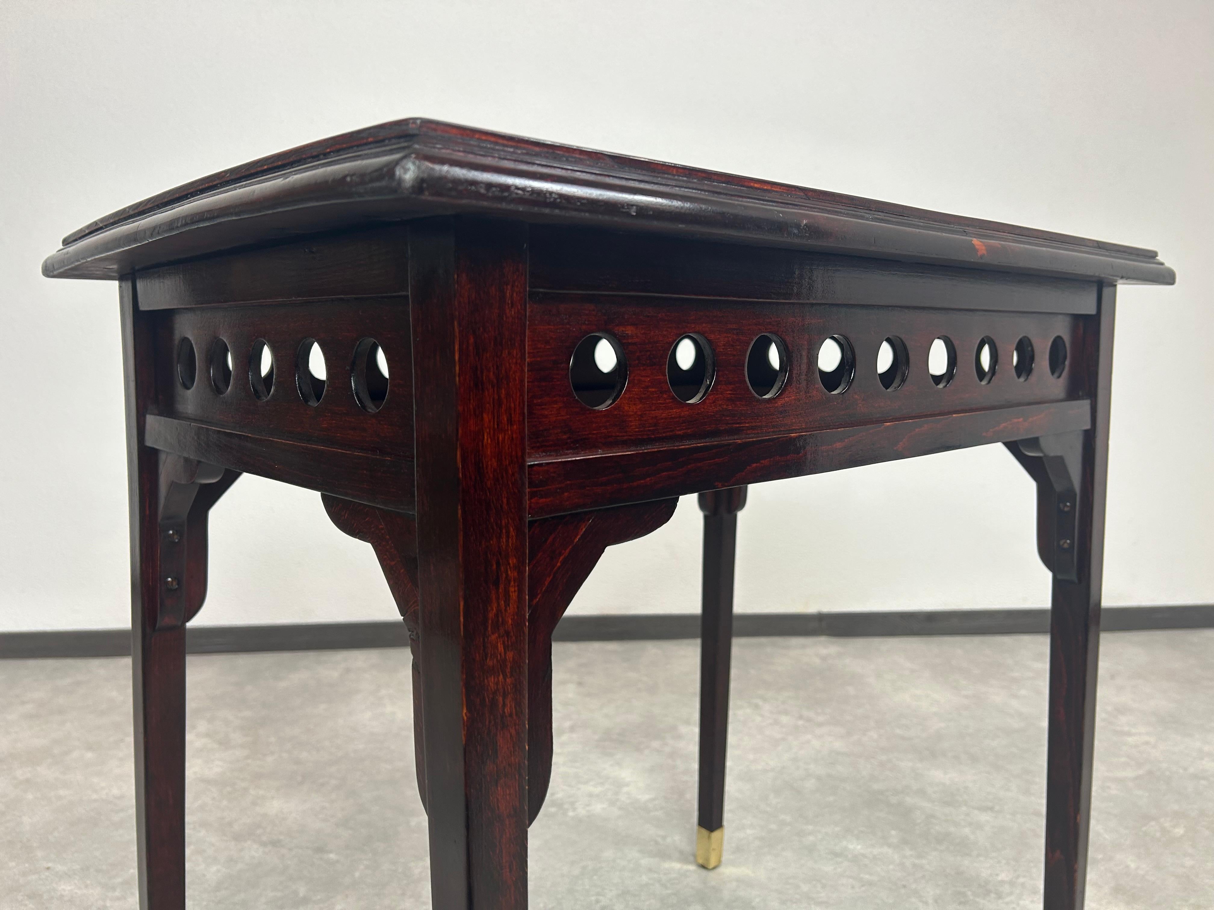 Début du 20ème siècle Table d'appoint de la Sécession viennoise de Josef Hoffmann pour J&J Kohn en vente