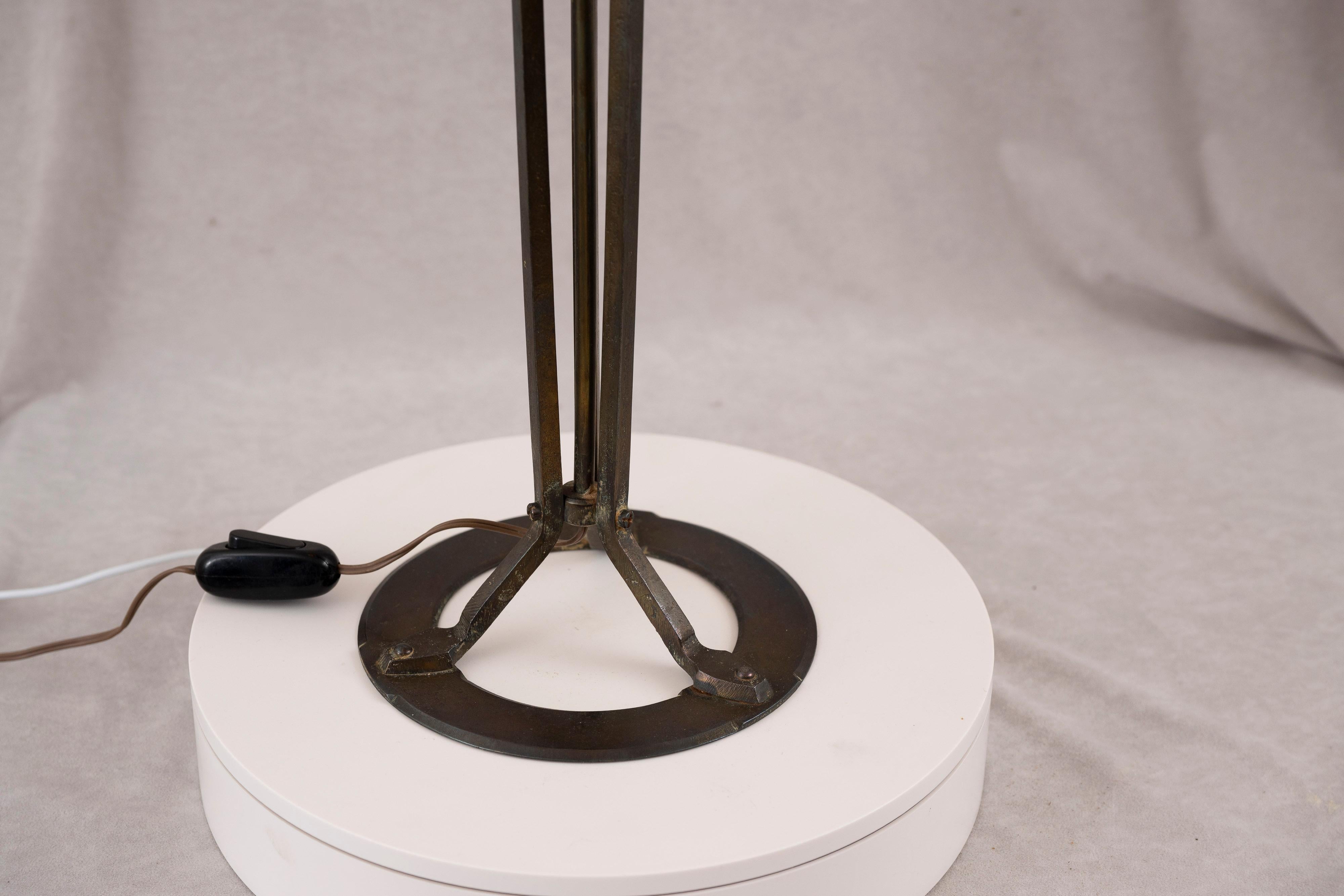 Hand-Crafted Vienna Secessionist/Arts & Crafts Table Lamp, Attr. Loetz, ca. 1910 For Sale