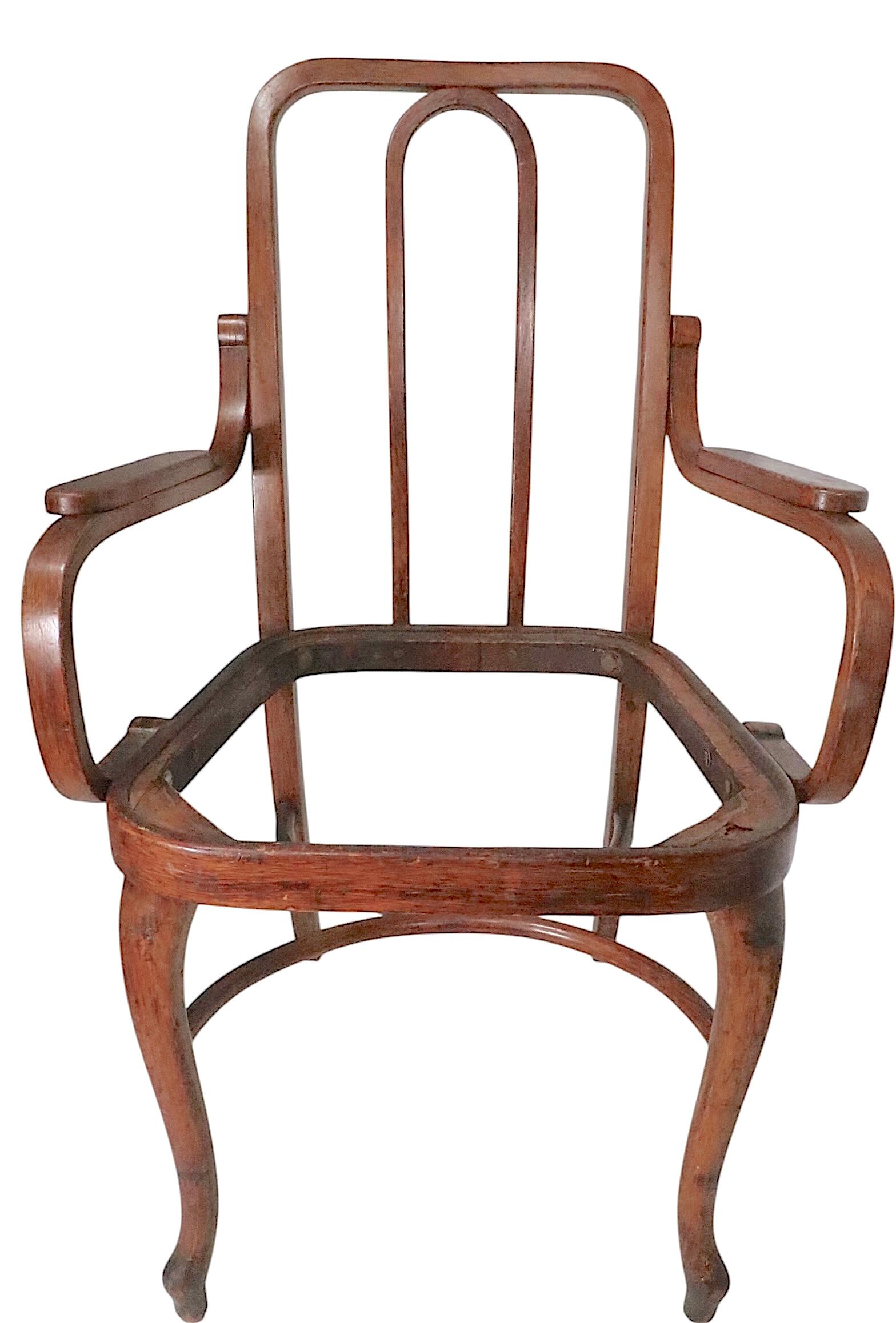 Vienna Secessionist Bentwood Arm Chair by Thonet att. to Josef Hoffman c. 1920's en venta 2