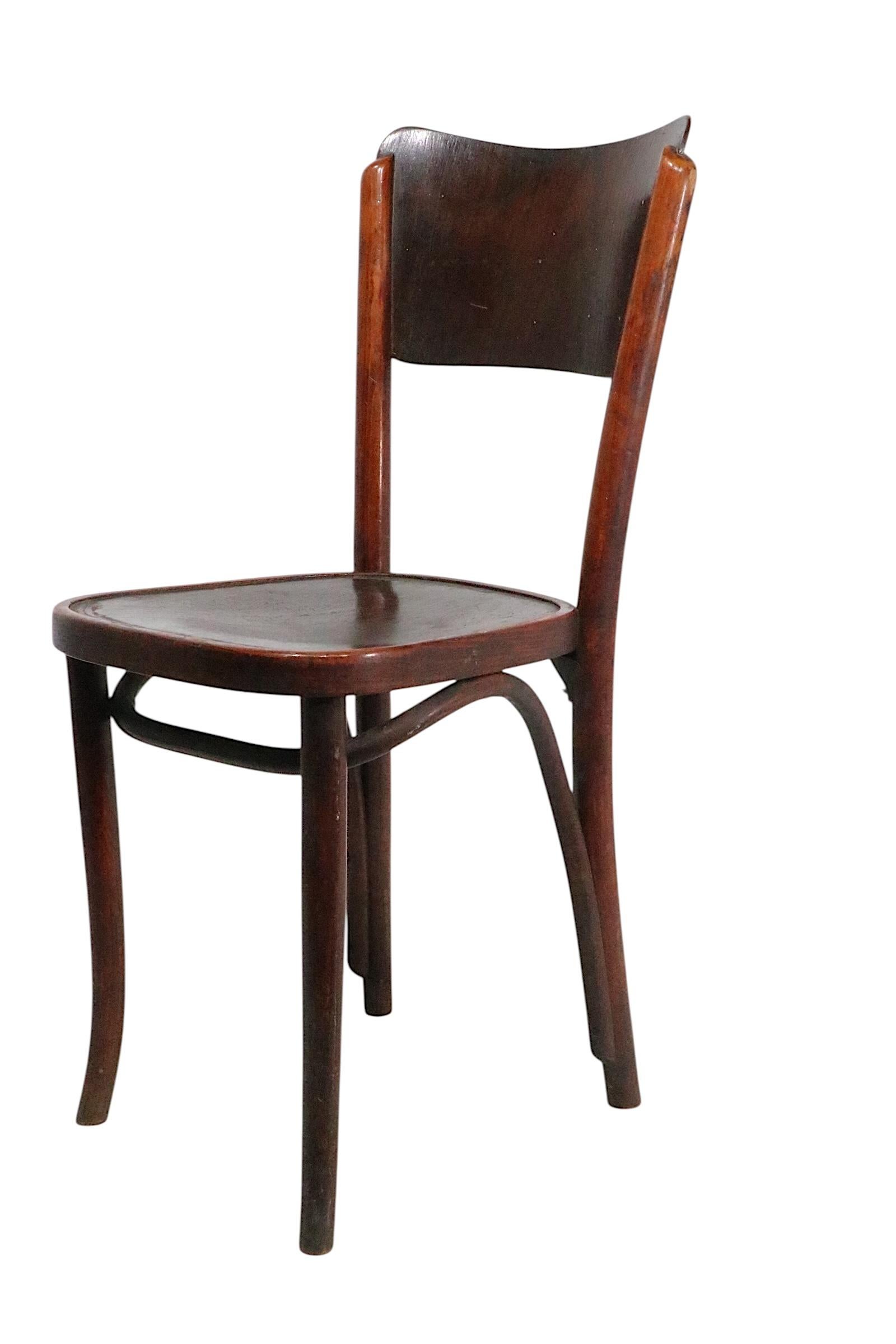 Austriaco Sedia da pranzo bistrot da caffè in legno di Vienna secessionista, attribuita a Thonet, anni 1910/20 ca. in vendita