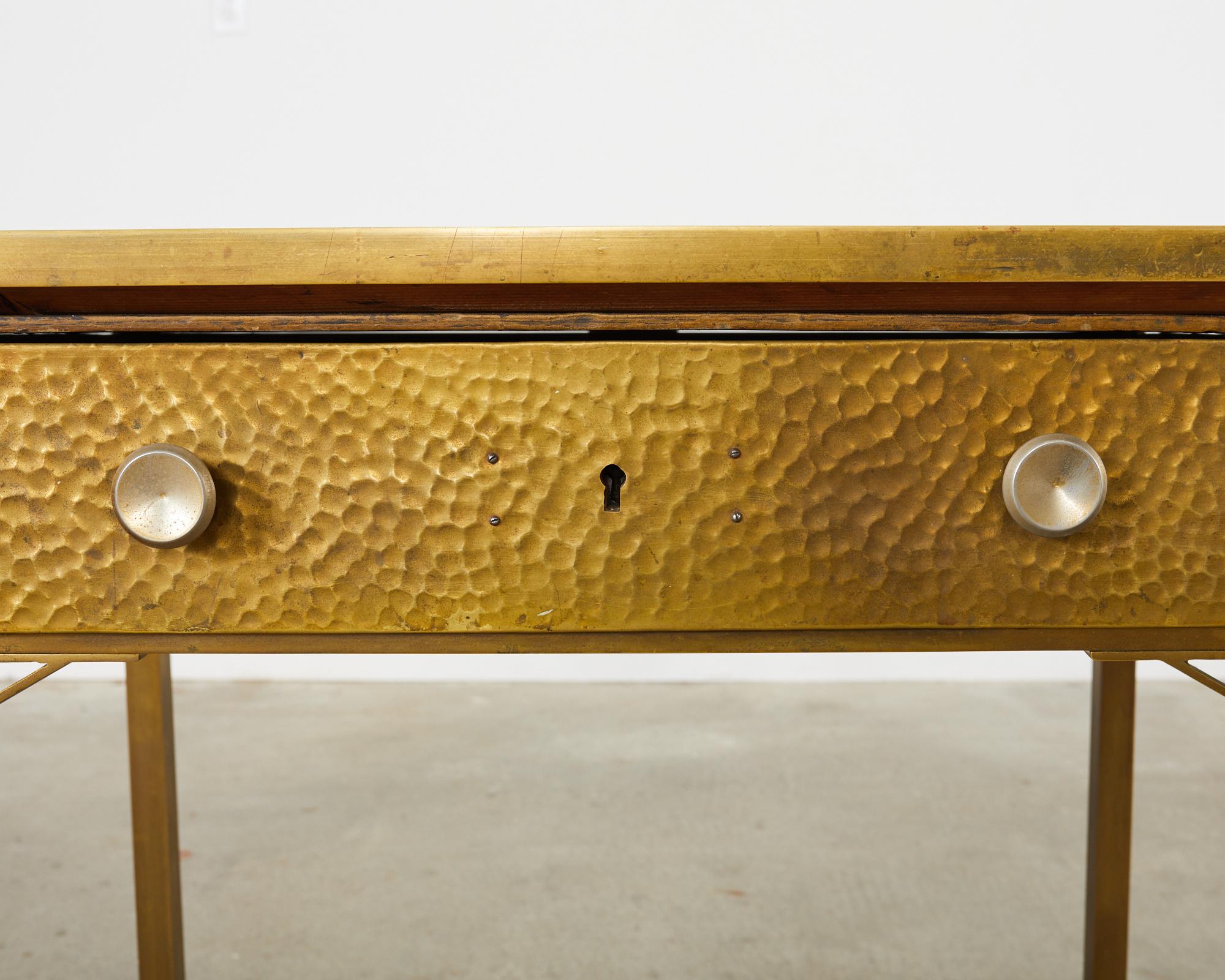 Table à écrire ou bureau en métal bronzé de style sécessionniste viennois en vente 10