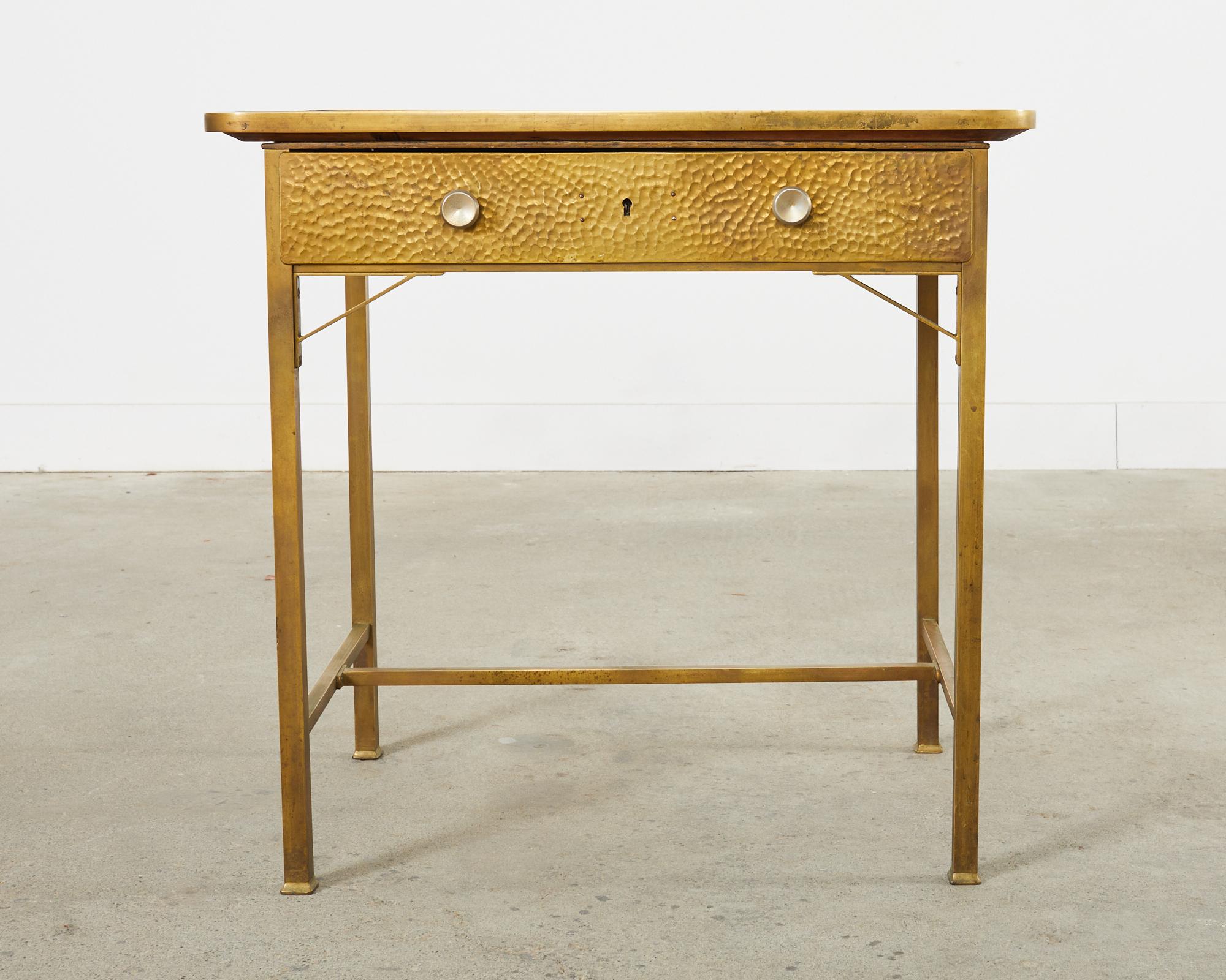 Européen Table à écrire ou bureau en métal bronzé de style sécessionniste viennois en vente