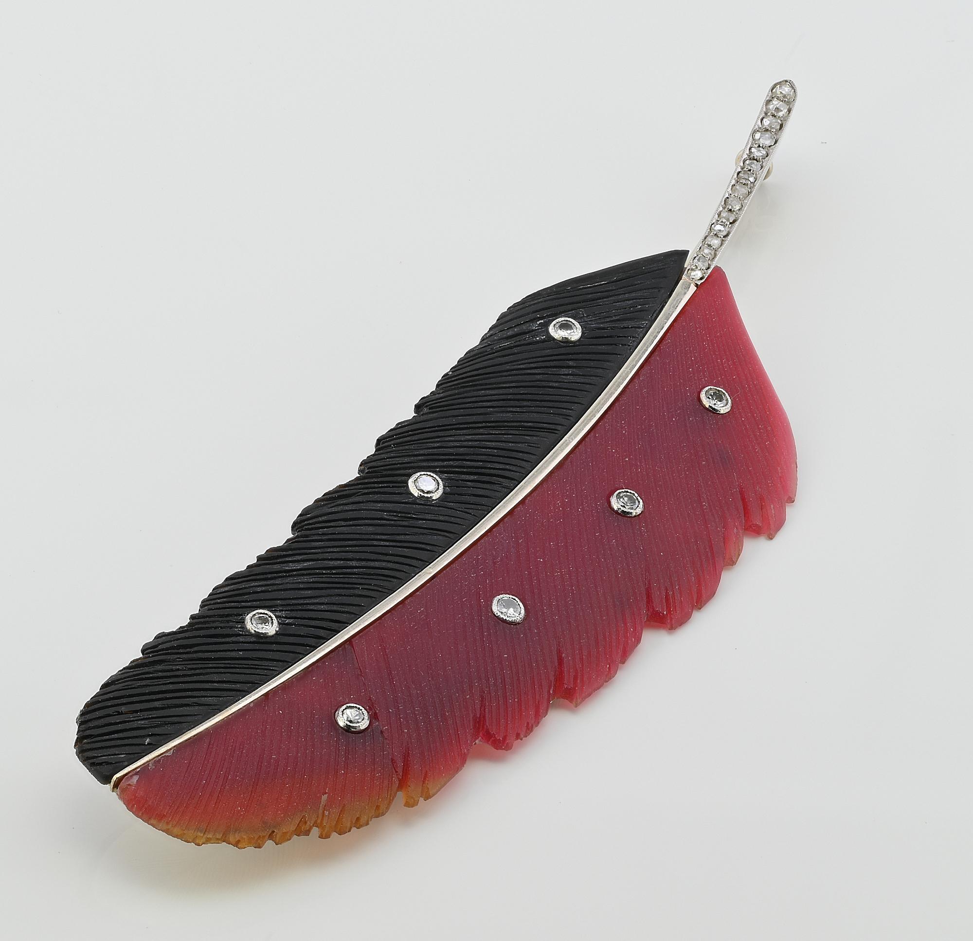 Art déco Broche à plumes en calcédoine et onyx signée Paltscho de Vienne, 1920 en vente