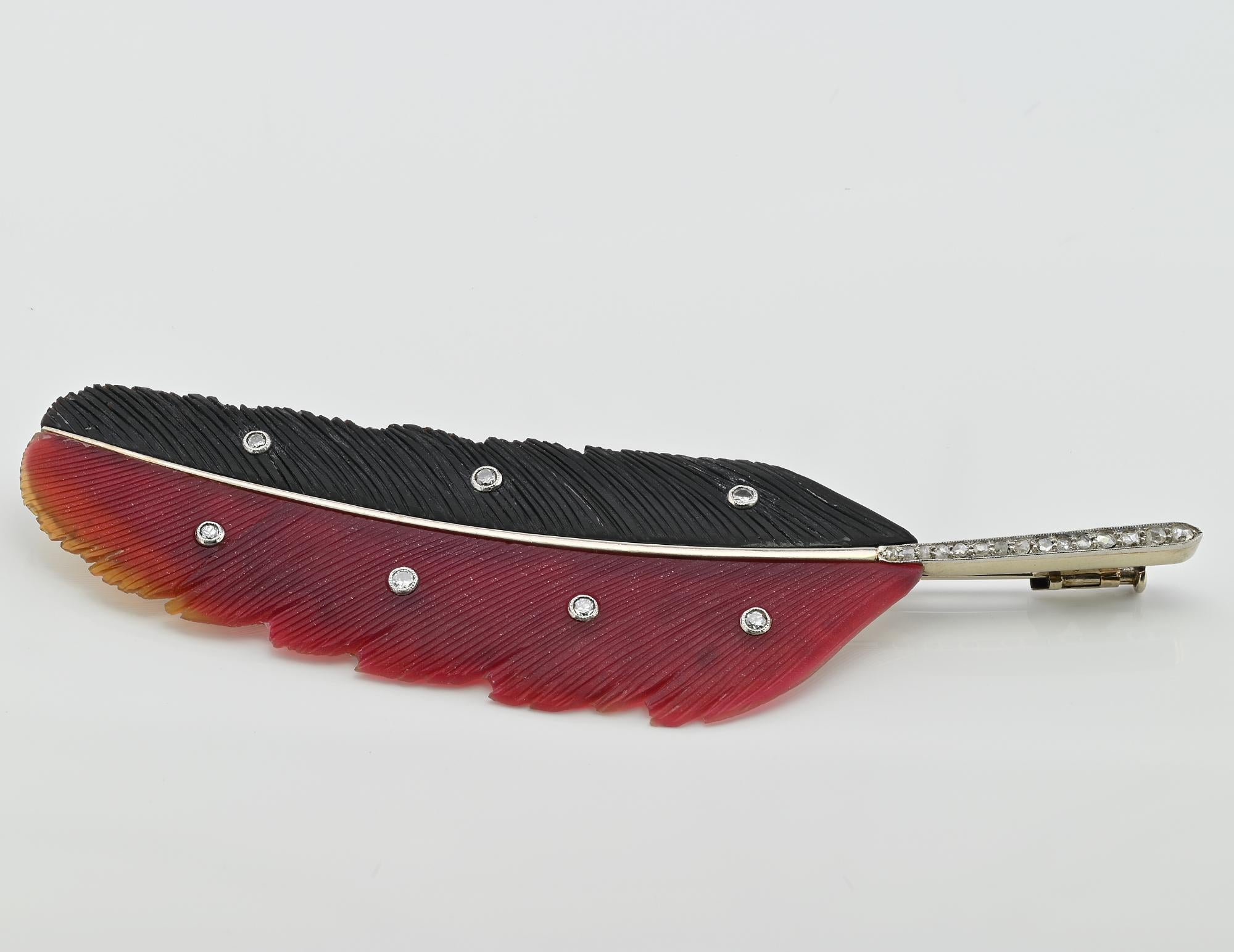 Broche à plumes en calcédoine et onyx signée Paltscho de Vienne, 1920 Bon état - En vente à Napoli, IT