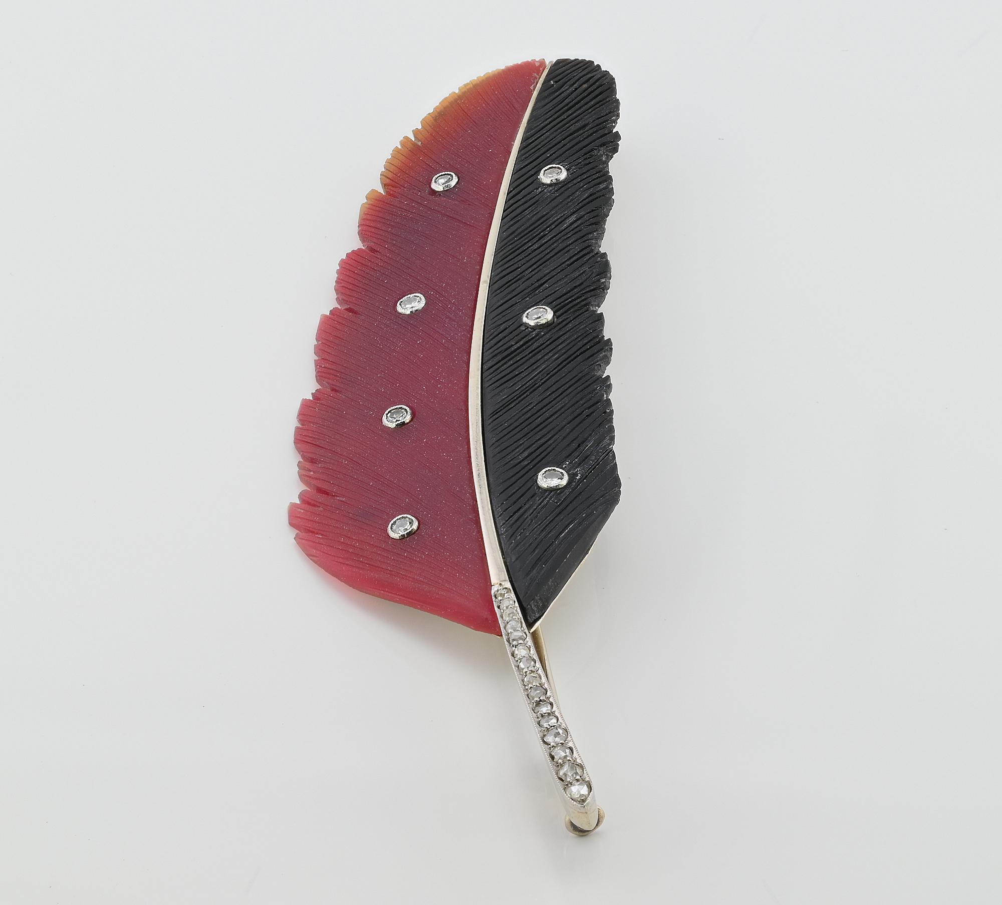 Broche à plumes en calcédoine et onyx signée Paltscho de Vienne, 1920 Unisexe en vente