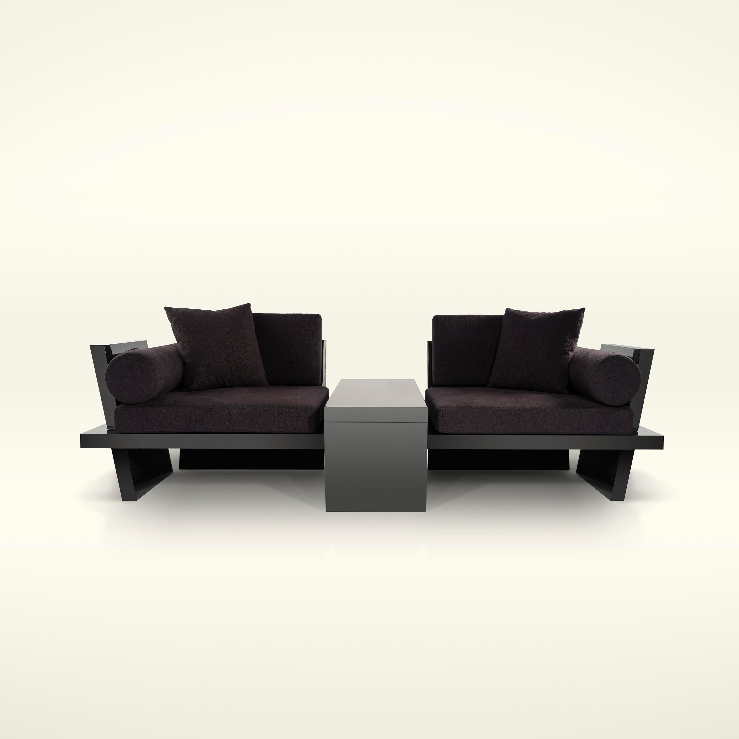 Evoking Viennese masculine Art Deco that seamlessly transitions into Parisian femininity, the glossy lacquered body of the sofa is adorned with accents of meticulous craftsmanship.
