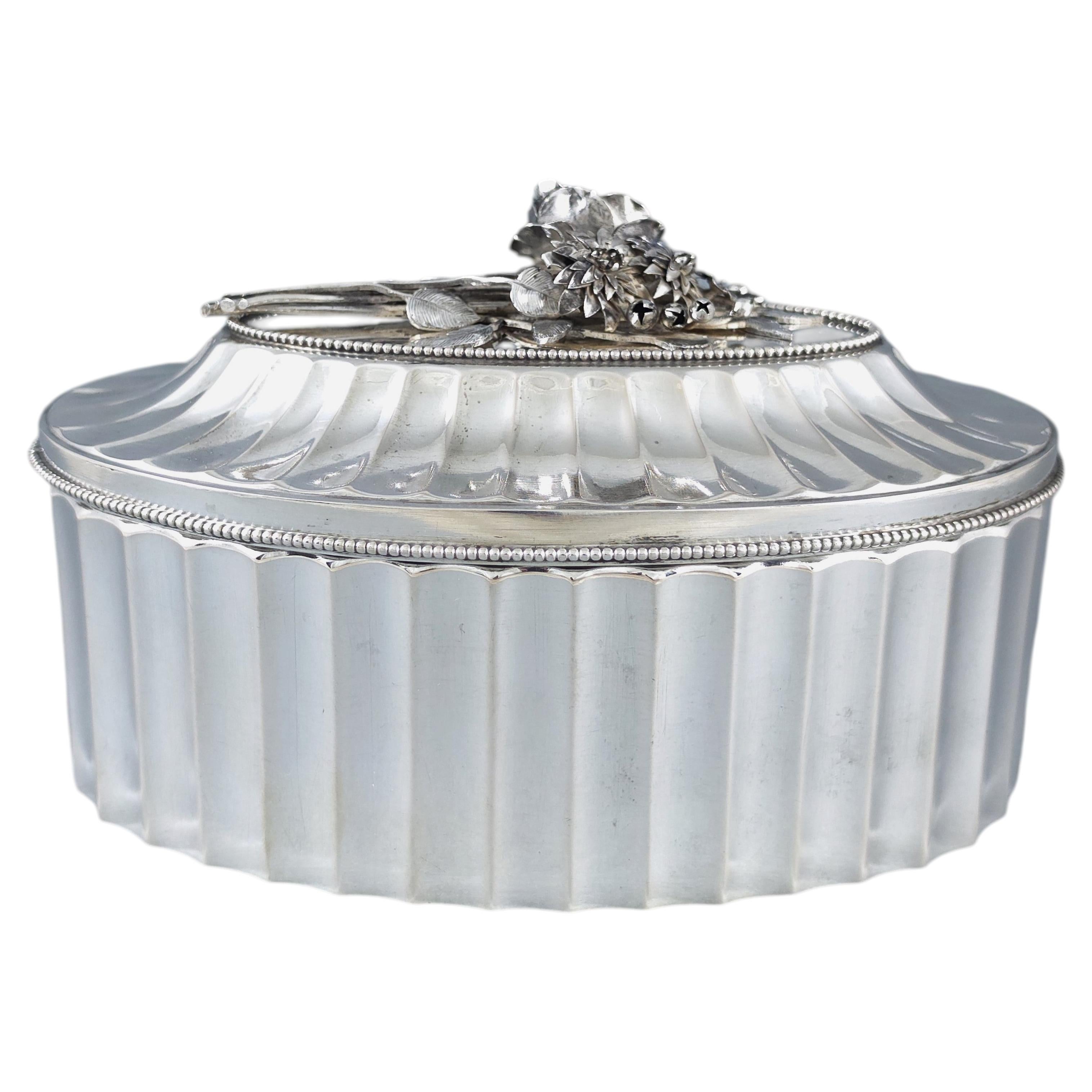 Vienna - Sterling Silver Box with flowers For Sale