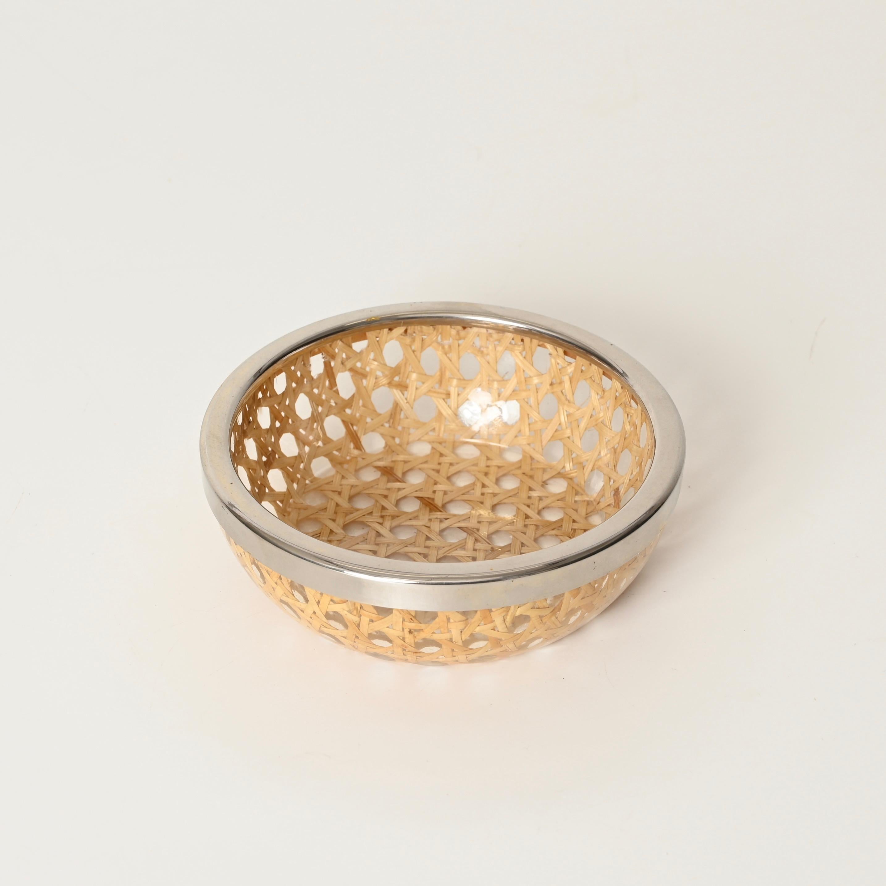 italien Vienna Straw, Lucite and Chrome Catchall Tray Vide-Poche, Dior Style, Italy 1970 en vente